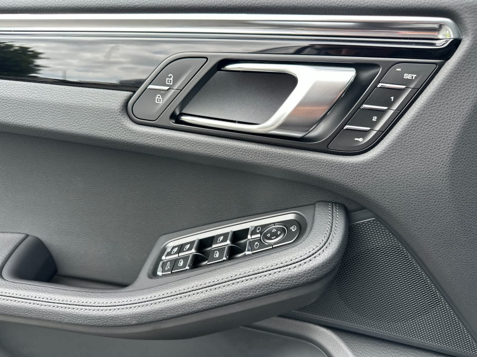 Thumbnail: 2026 Porsche Macan - 12