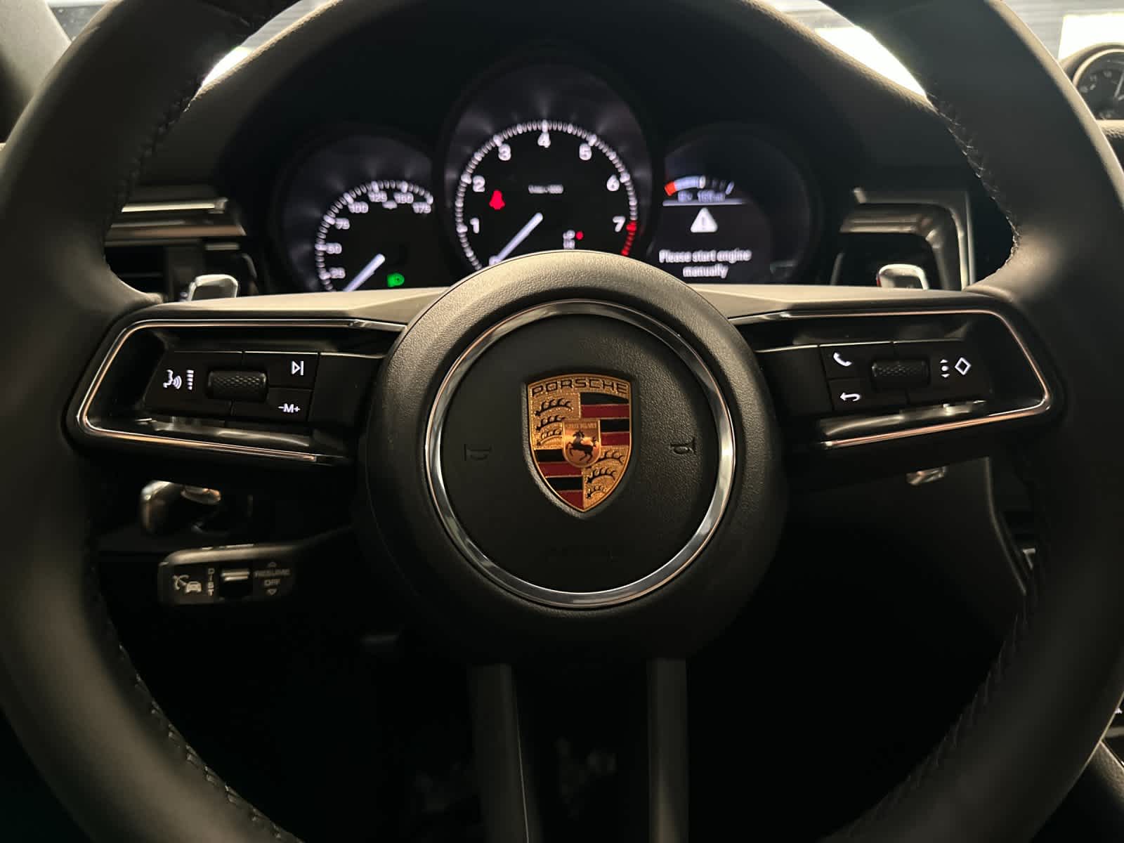 Thumbnail: 2025 Porsche Macan - 24