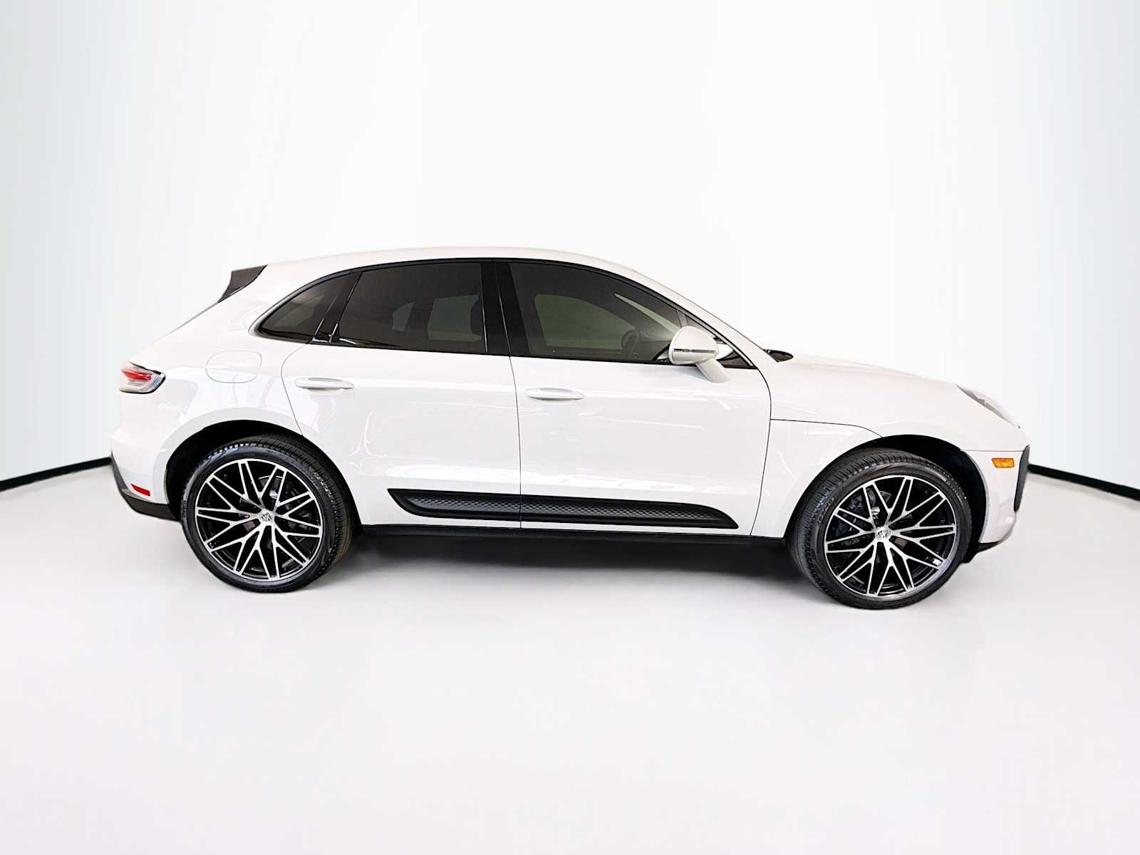 Thumbnail: 2024 Porsche Macan - 8