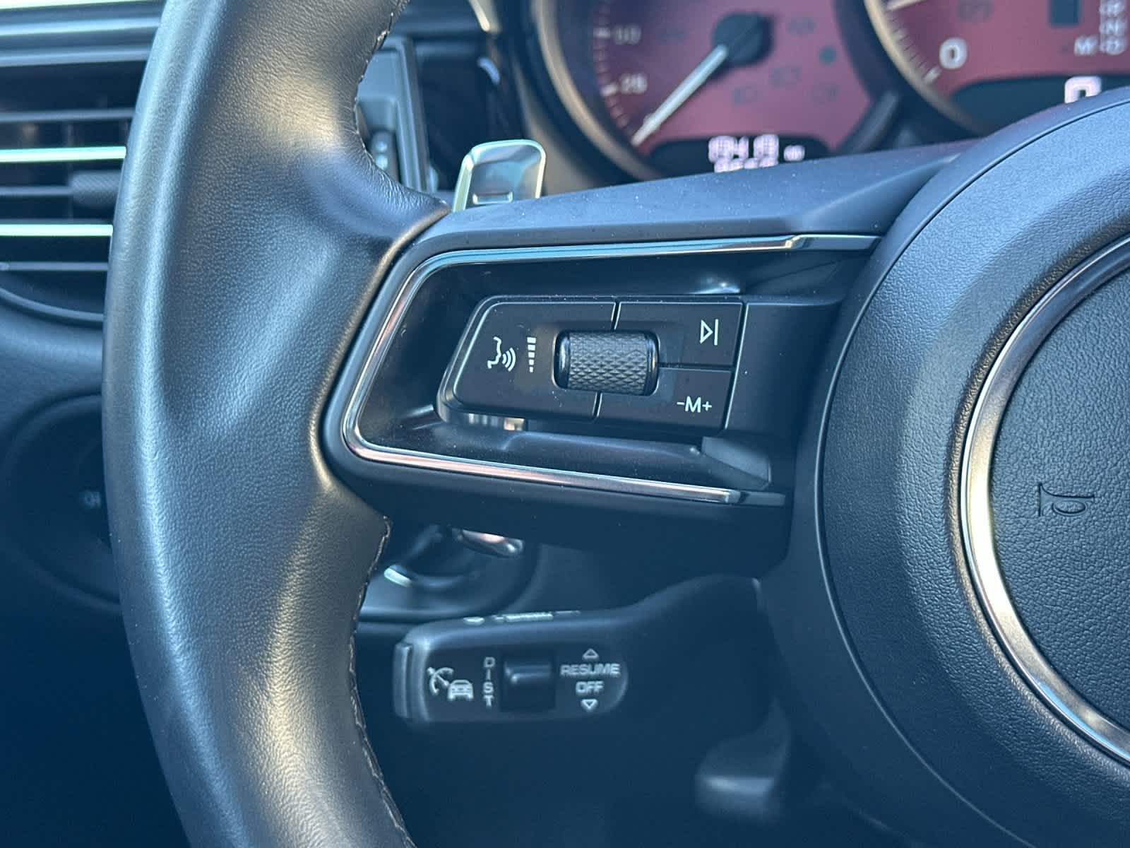 Thumbnail: 2023 Porsche Macan - 26