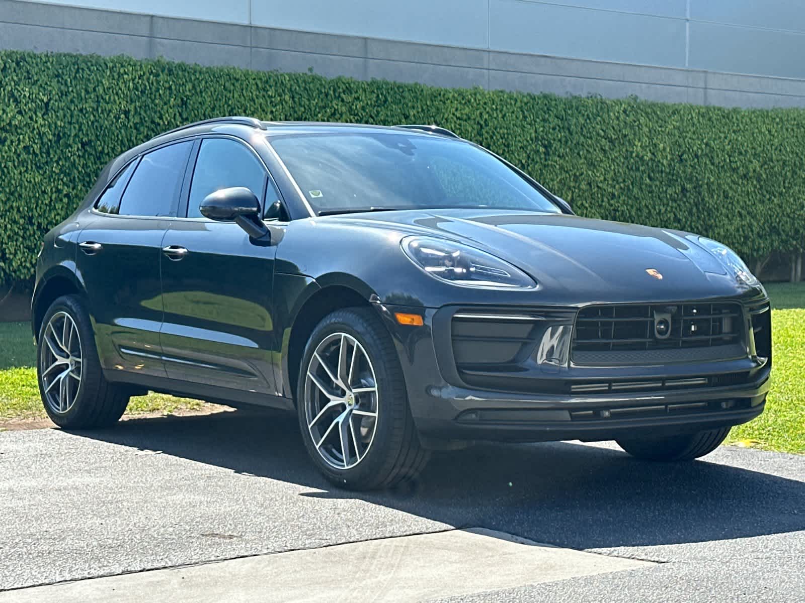 Thumbnail: 2026 Porsche Macan - 10