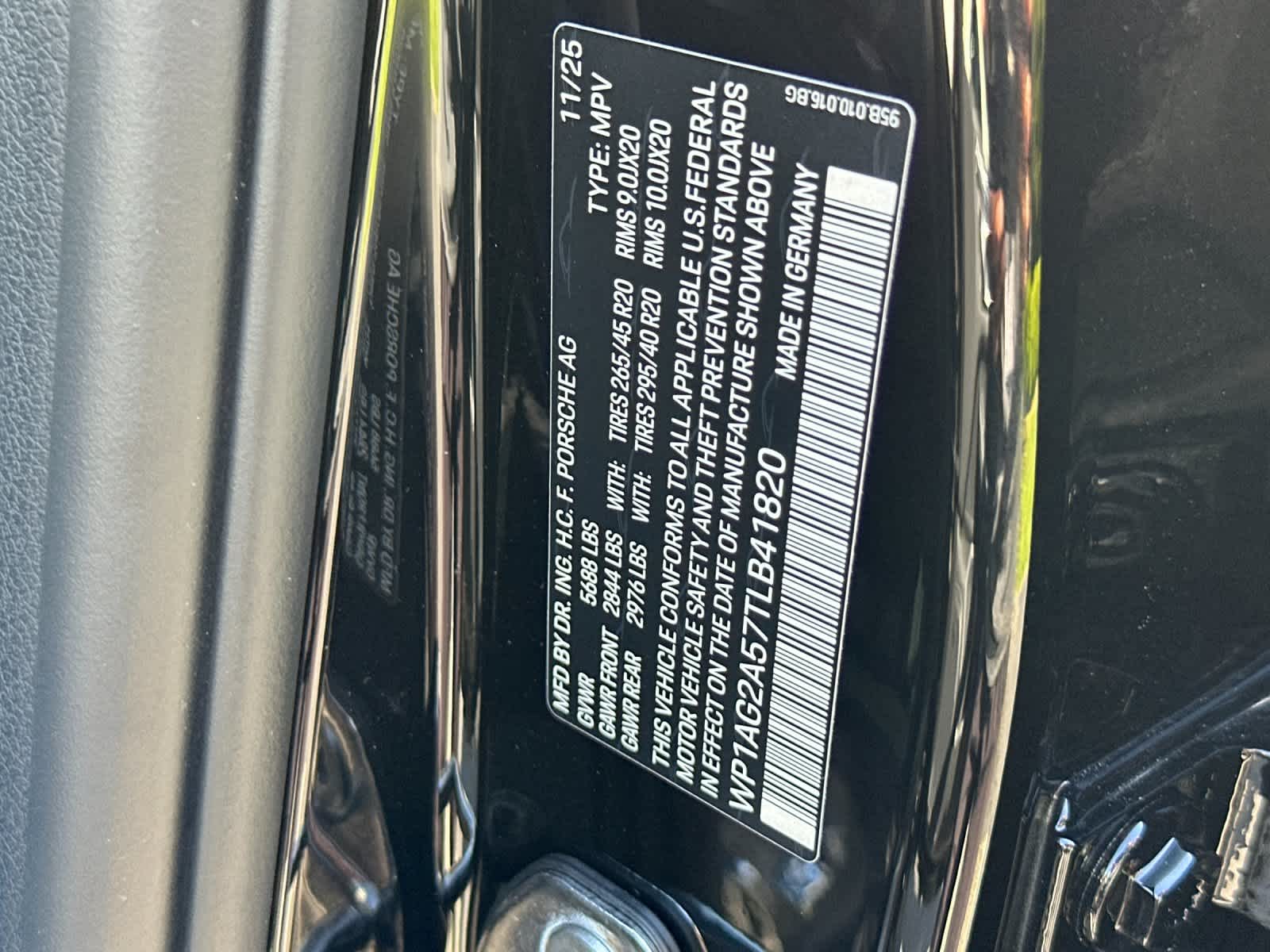 Thumbnail: 2026 Porsche Macan - 33