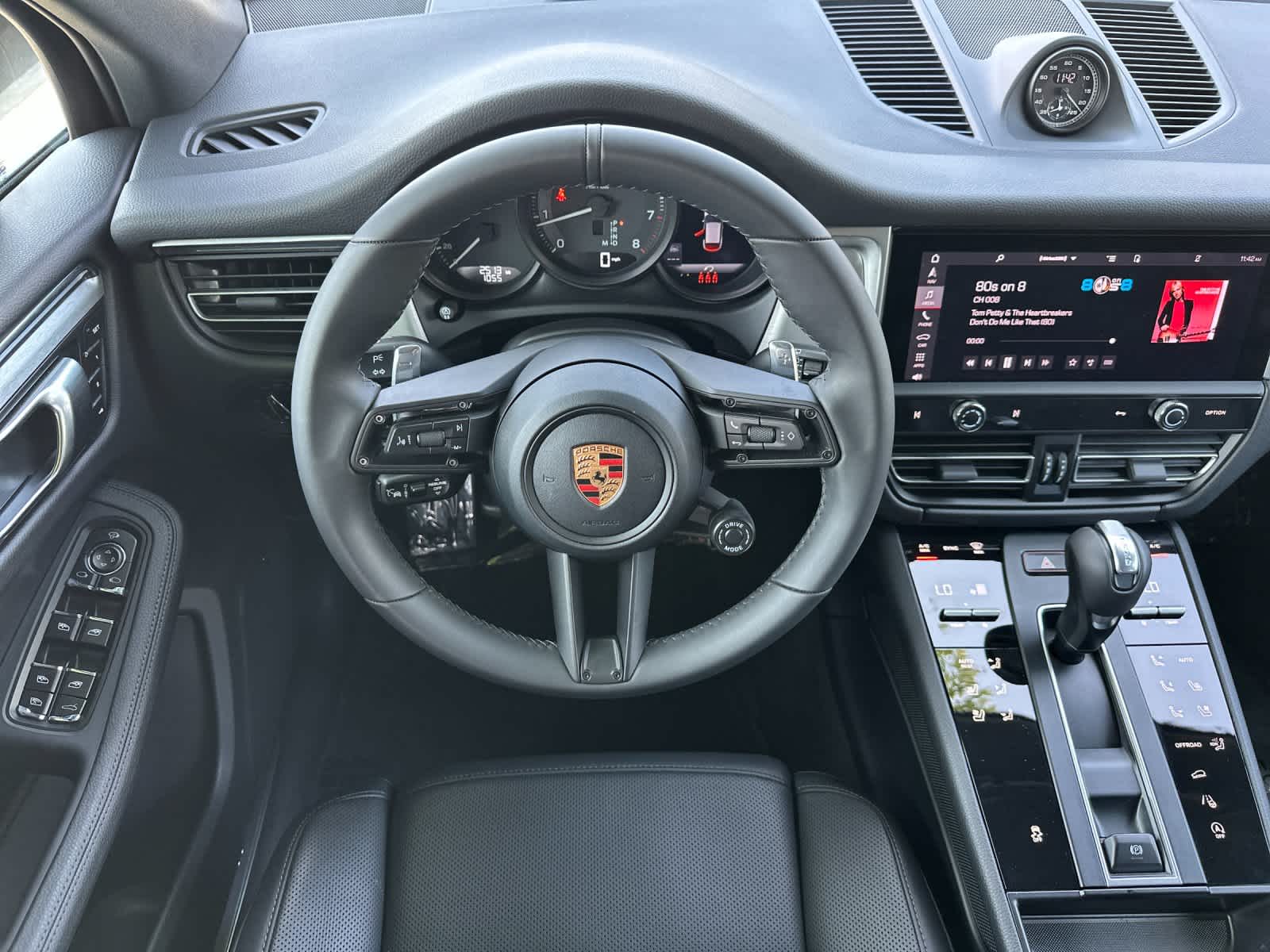Thumbnail: 2026 Porsche Macan - 15