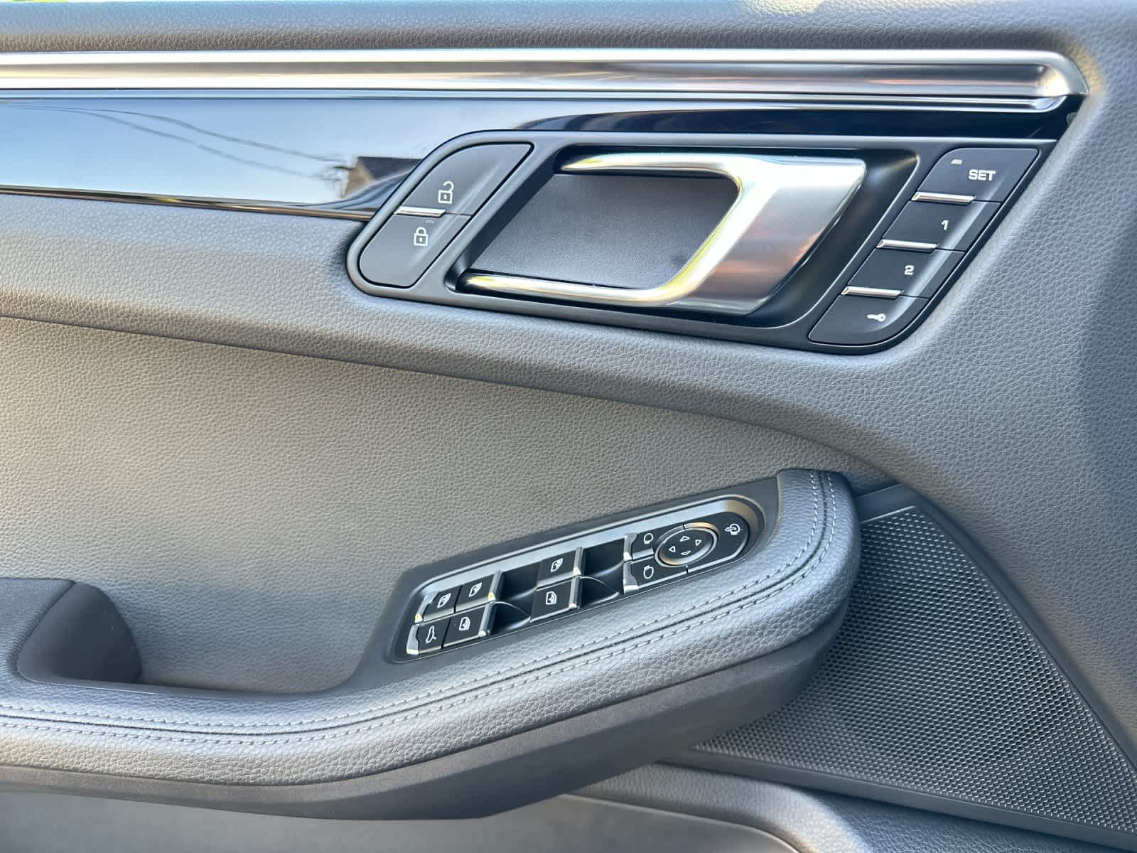 Thumbnail: 2025 Porsche Macan - 12