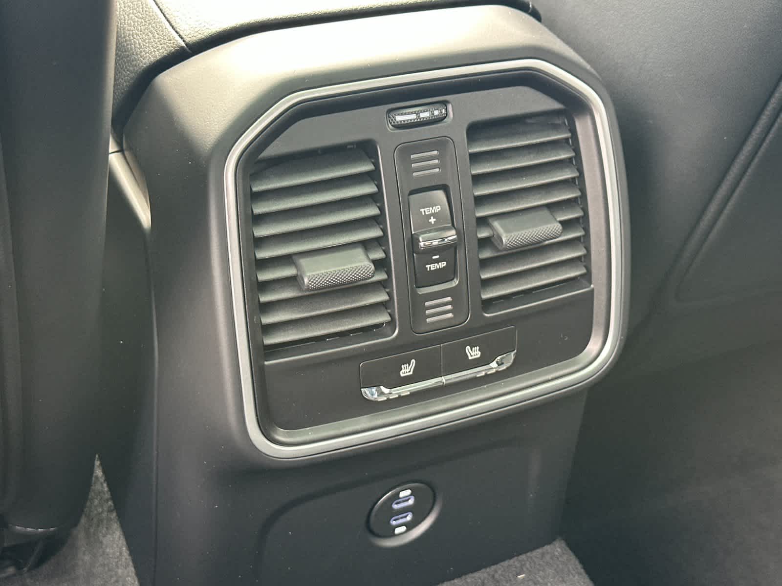 Thumbnail: 2026 Porsche Macan - 14