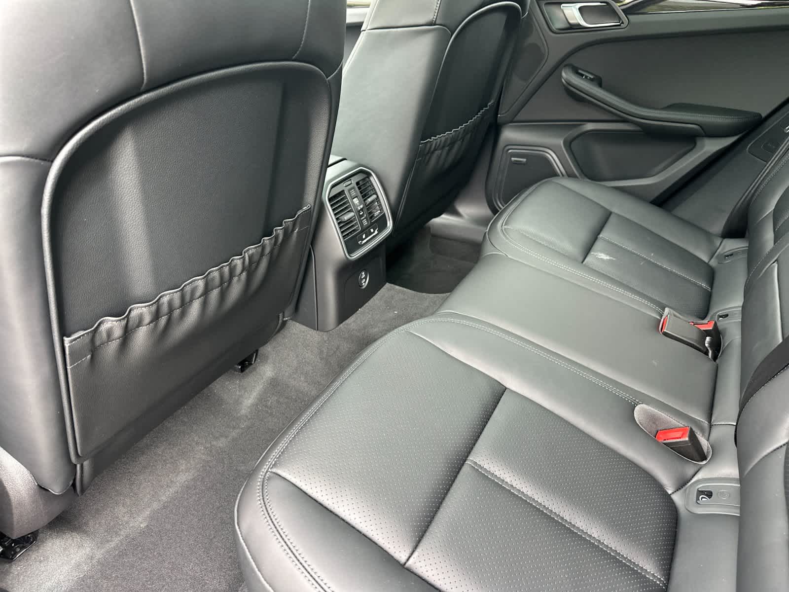 Thumbnail: 2026 Porsche Macan - 13