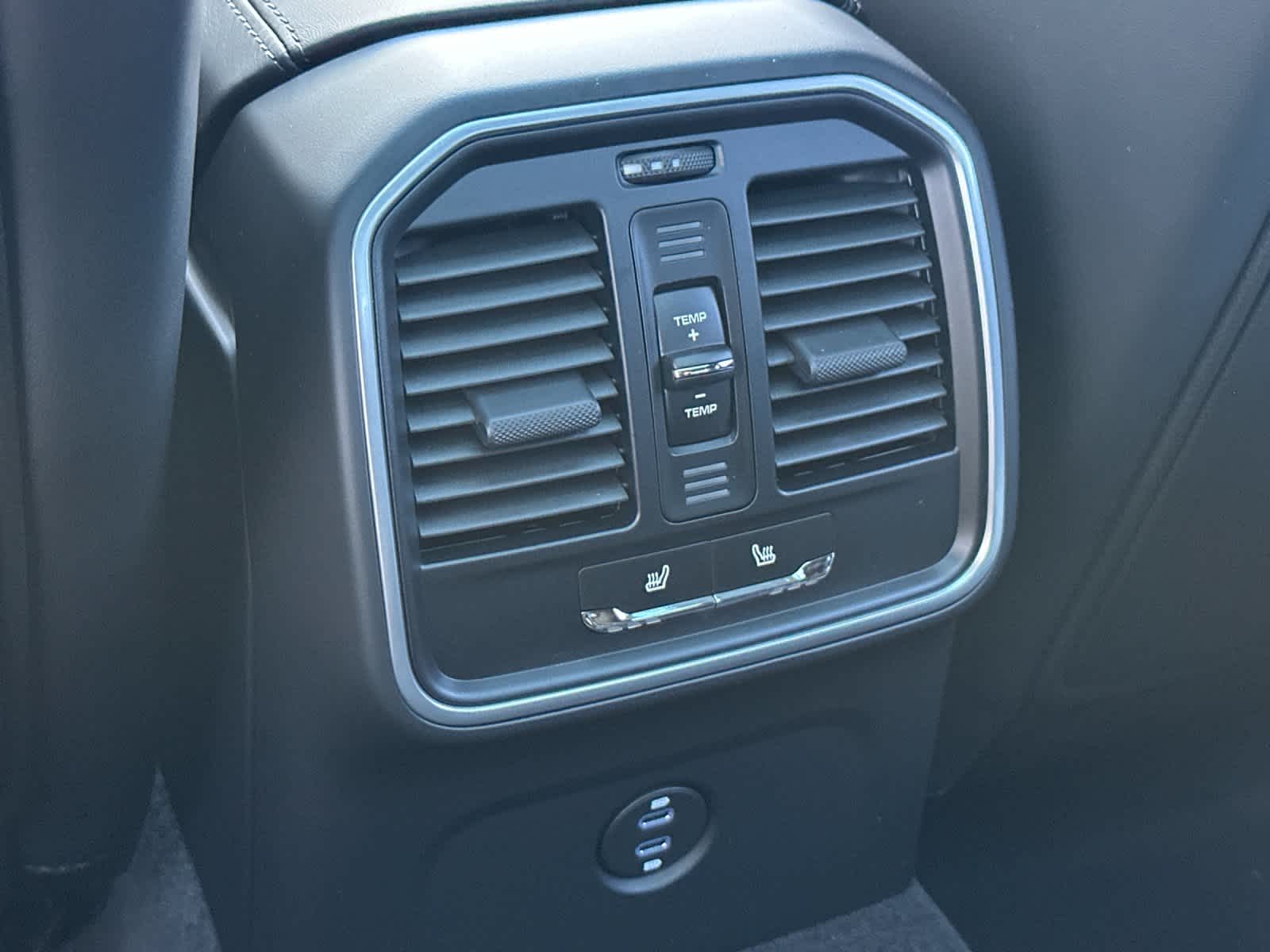 Thumbnail: 2026 Porsche Macan - 14