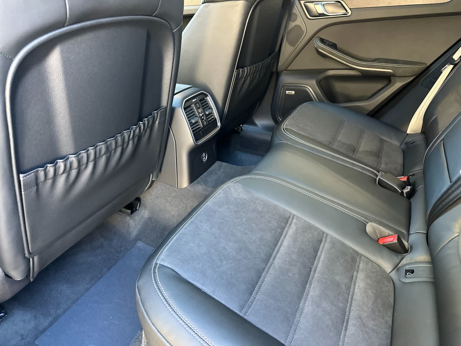 Thumbnail: 2026 Porsche Macan - 13