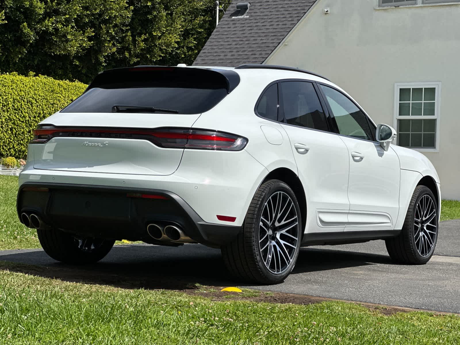 Thumbnail: 2026 Porsche Macan - 8