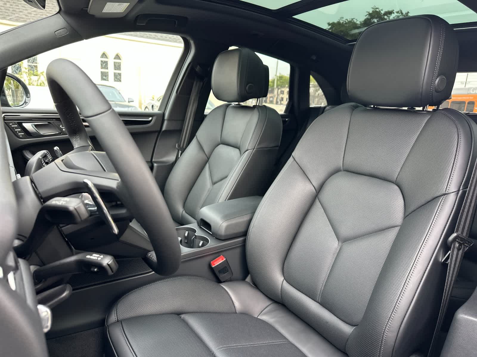 Thumbnail: 2026 Porsche Macan - 5