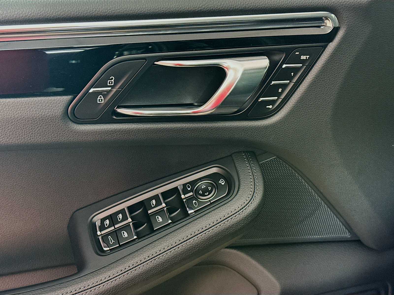 Thumbnail: 2026 Porsche Macan - 14