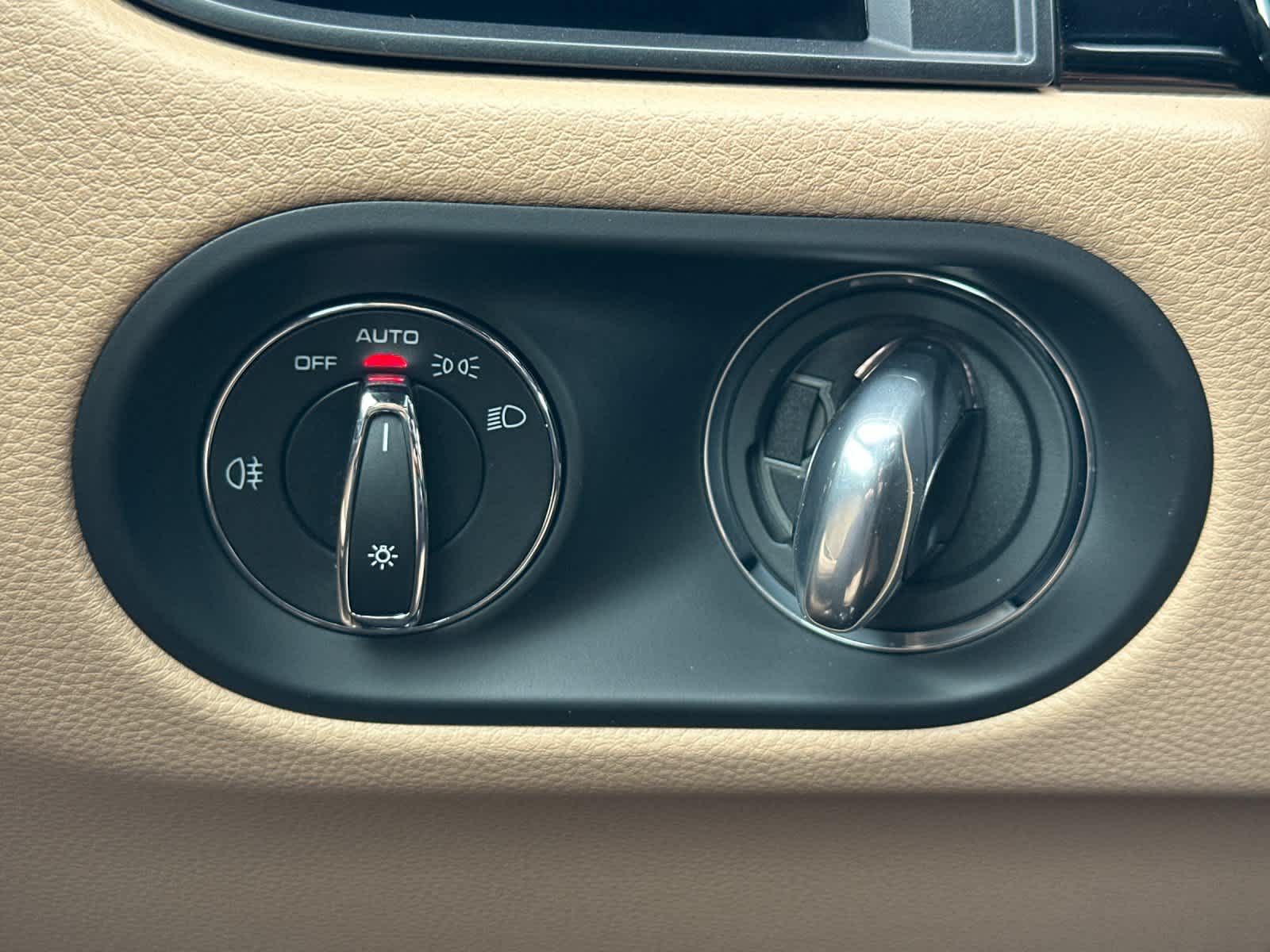 Thumbnail: 2026 Porsche Macan - 30