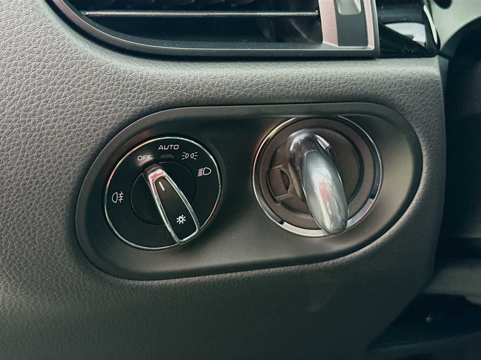 Thumbnail: 2025 Porsche Macan - 11