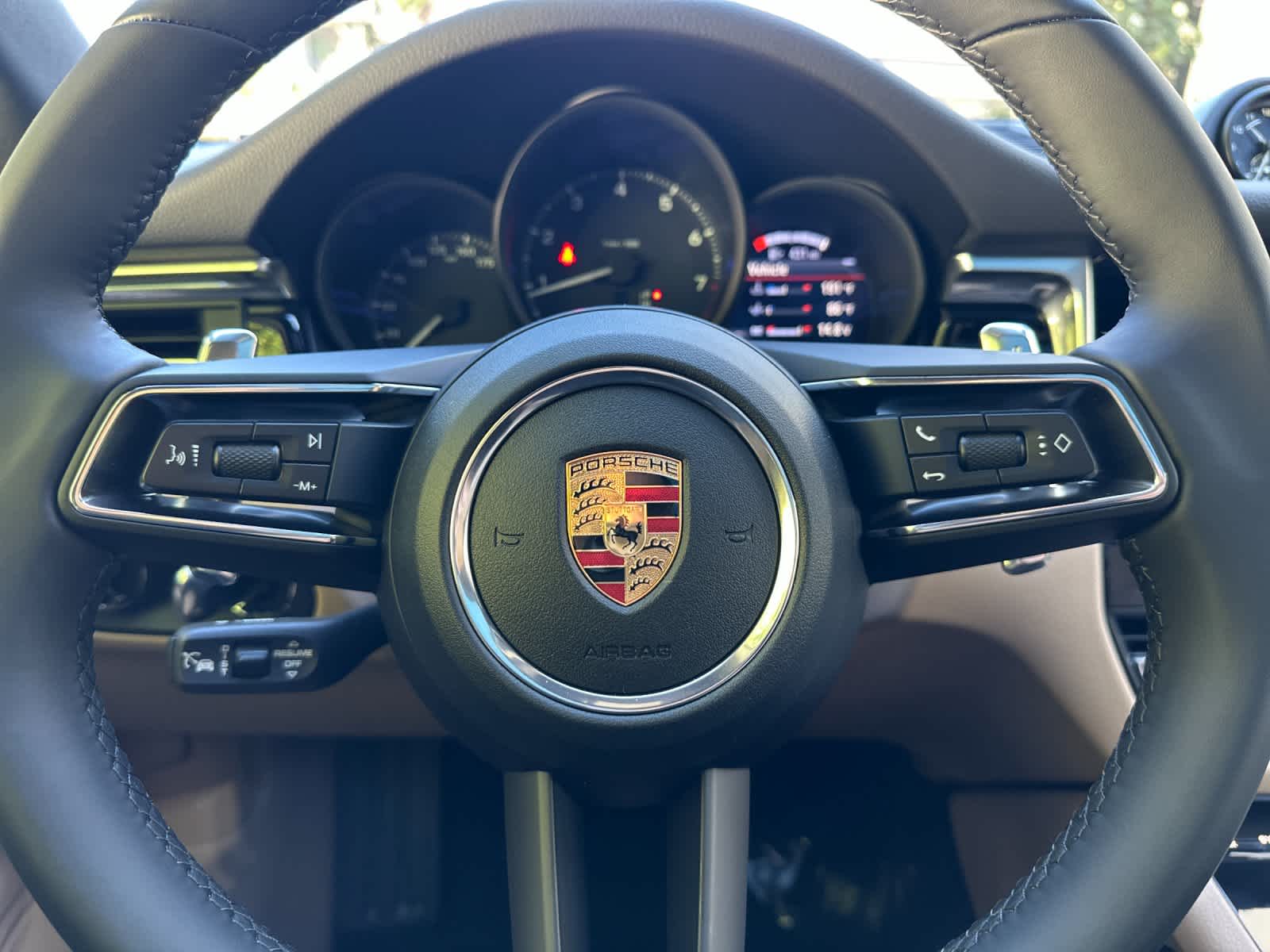 Thumbnail: 2026 Porsche Macan - 26