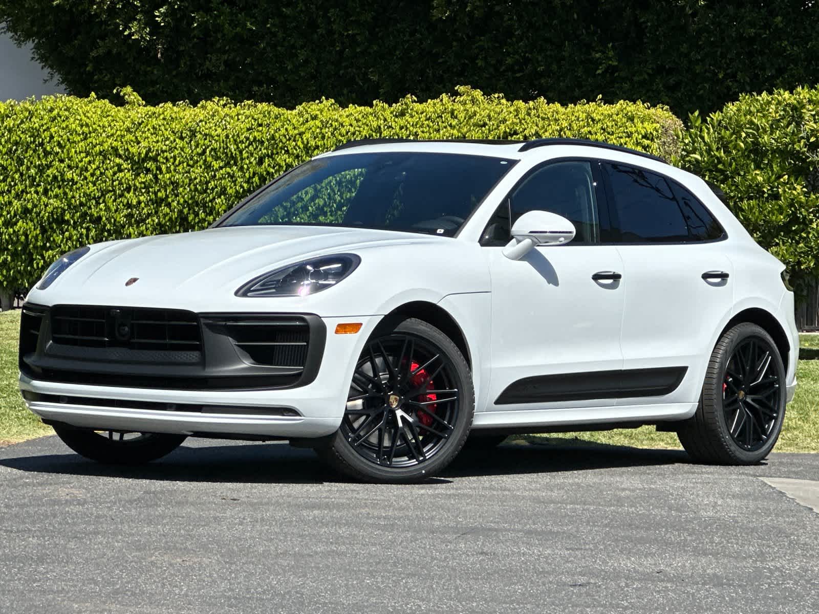 Thumbnail: 2026 Porsche Macan - 1