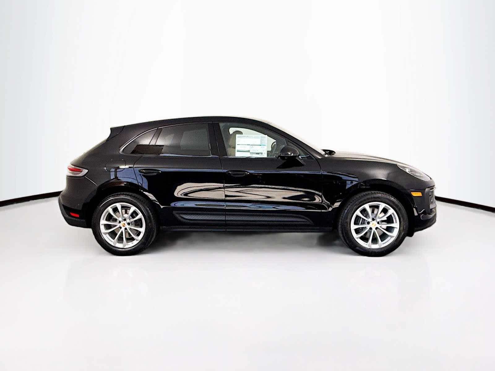 Thumbnail: 2026 Porsche Macan - 8