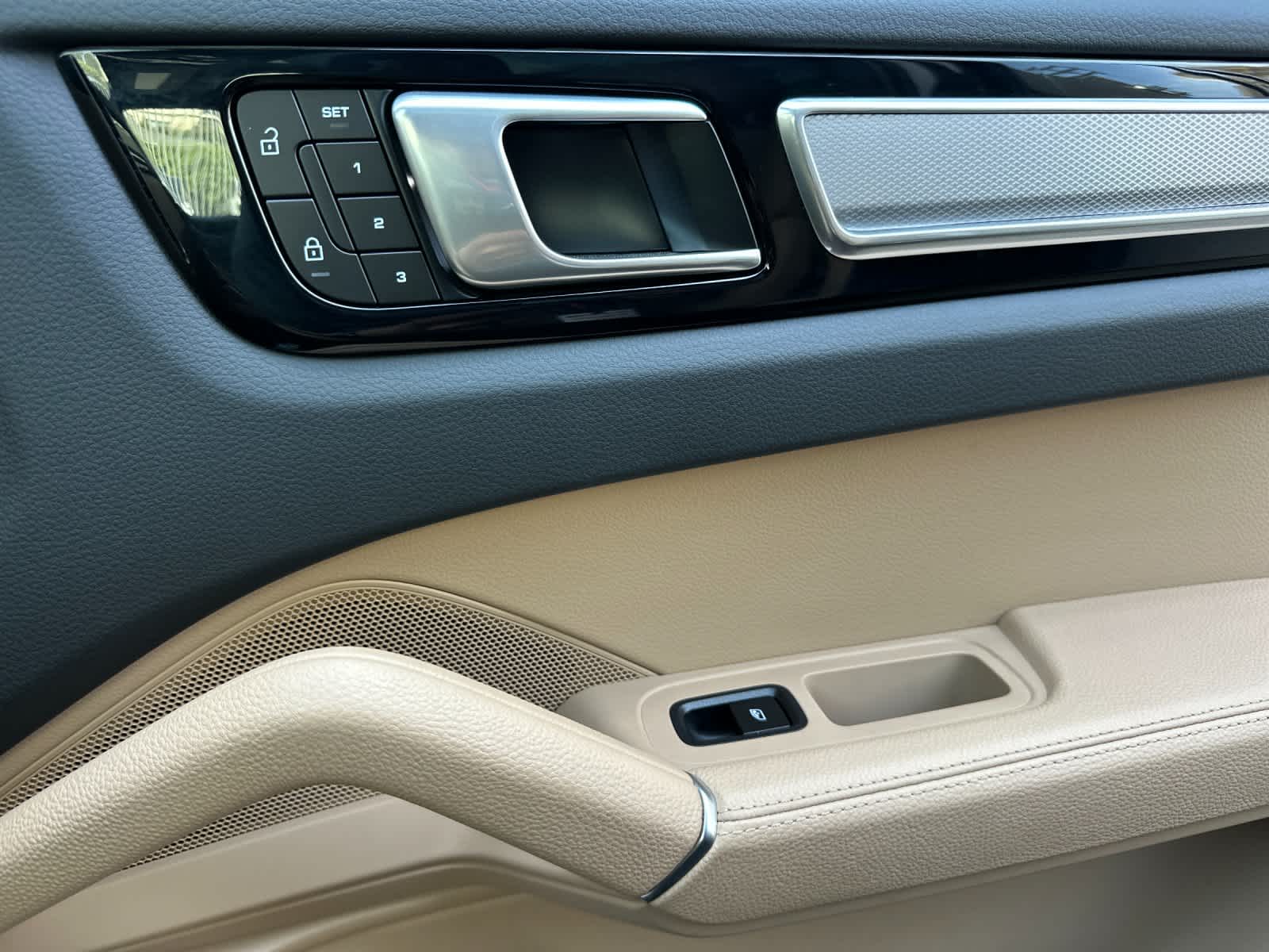 Thumbnail: 2023 Porsche Cayenne - 19