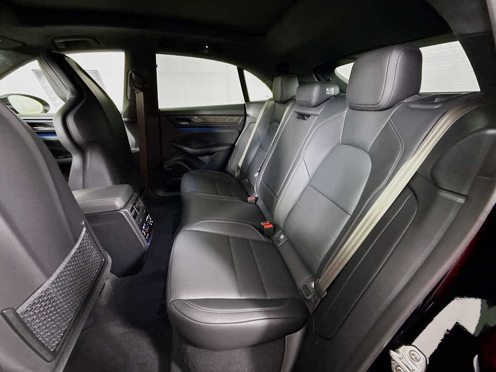 Thumbnail: 2025 Porsche Macan - 17