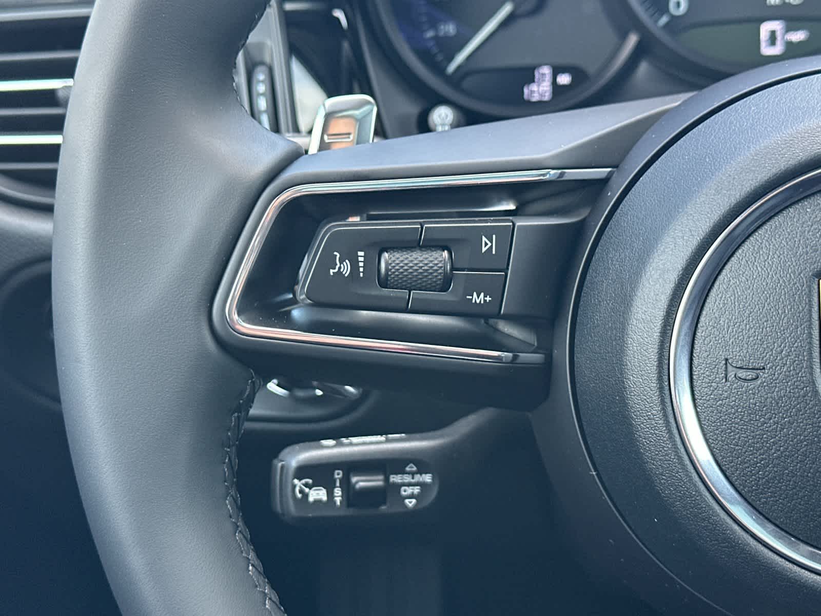 Thumbnail: 2026 Porsche Macan - 27