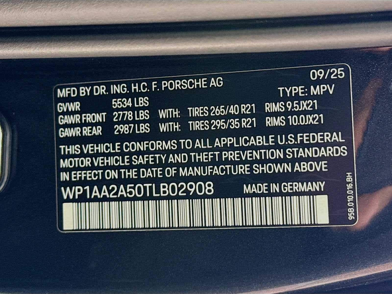 Thumbnail: 2026 Porsche Macan - 25