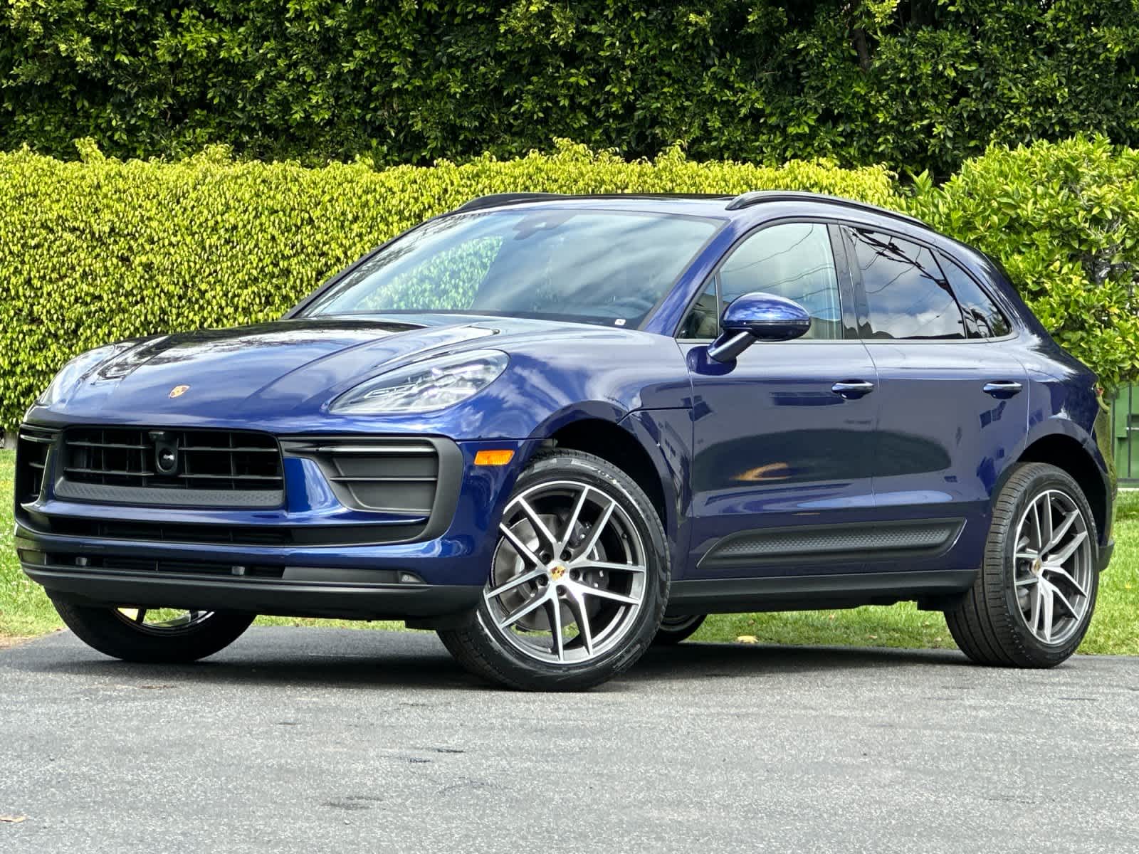 Thumbnail: 2026 Porsche Macan - 1