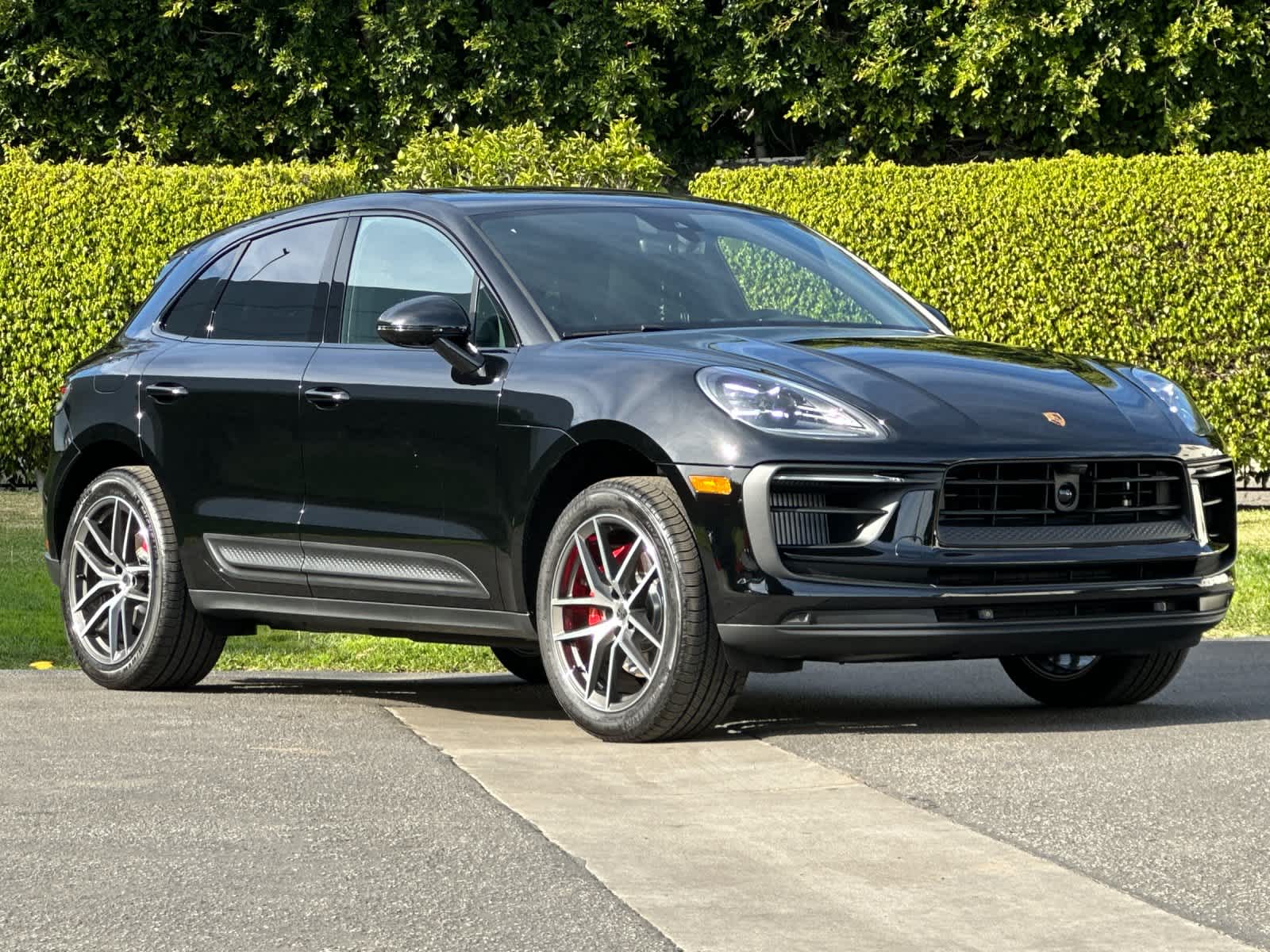 Thumbnail: 2026 Porsche Macan - 10