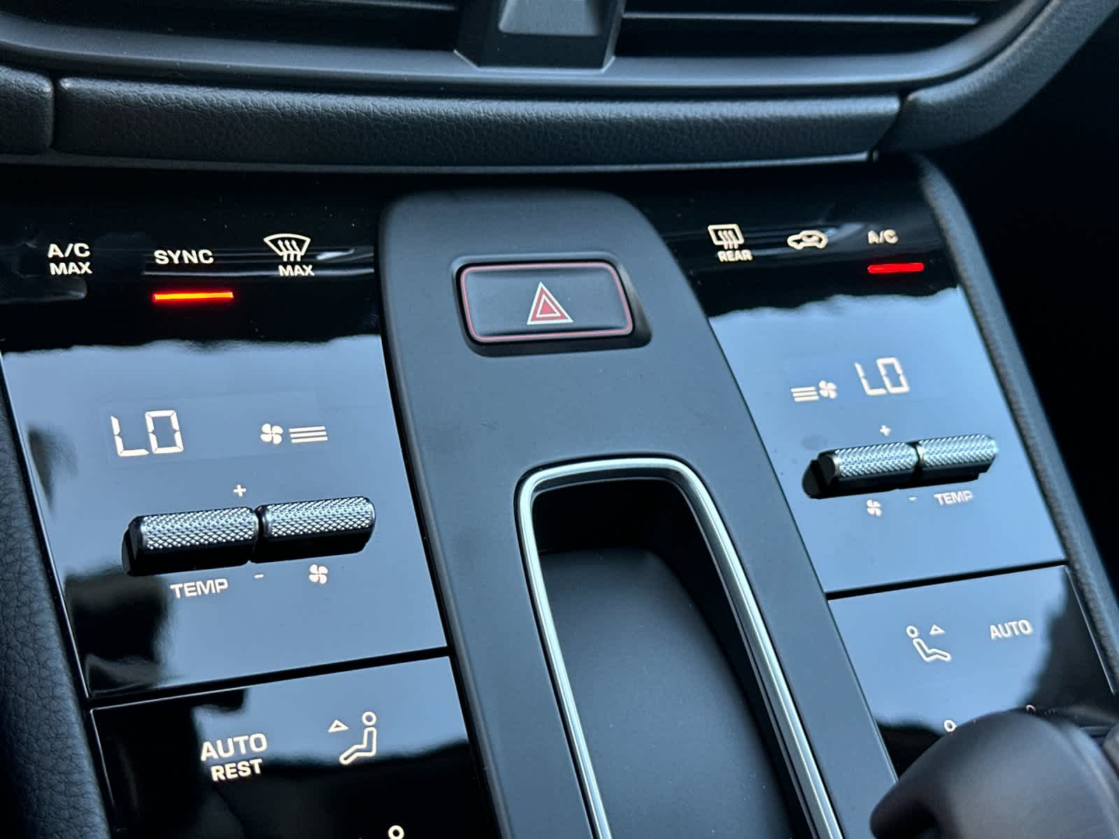 Thumbnail: 2026 Porsche Macan - 23