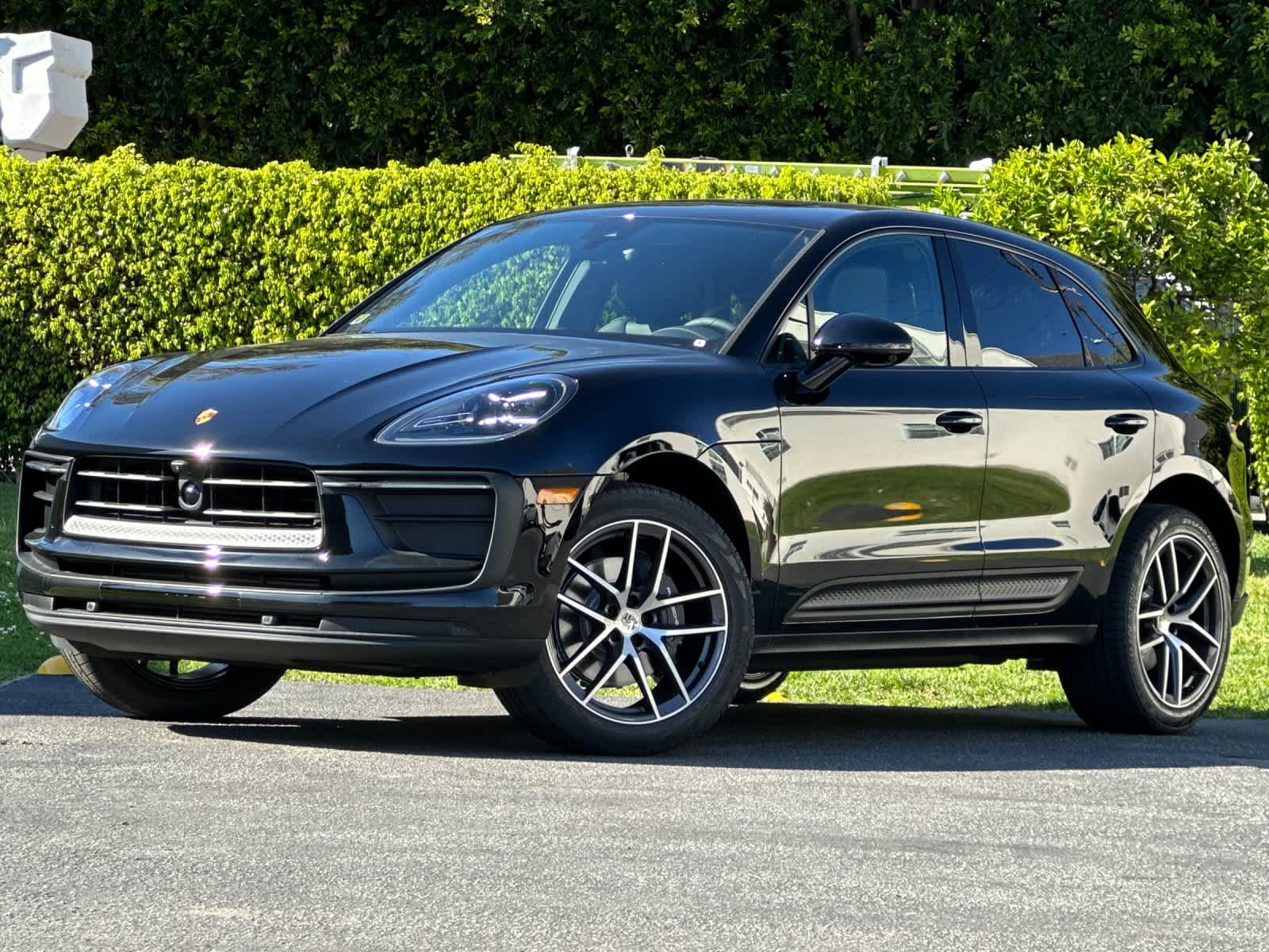 Thumbnail: 2026 Porsche Macan - 1