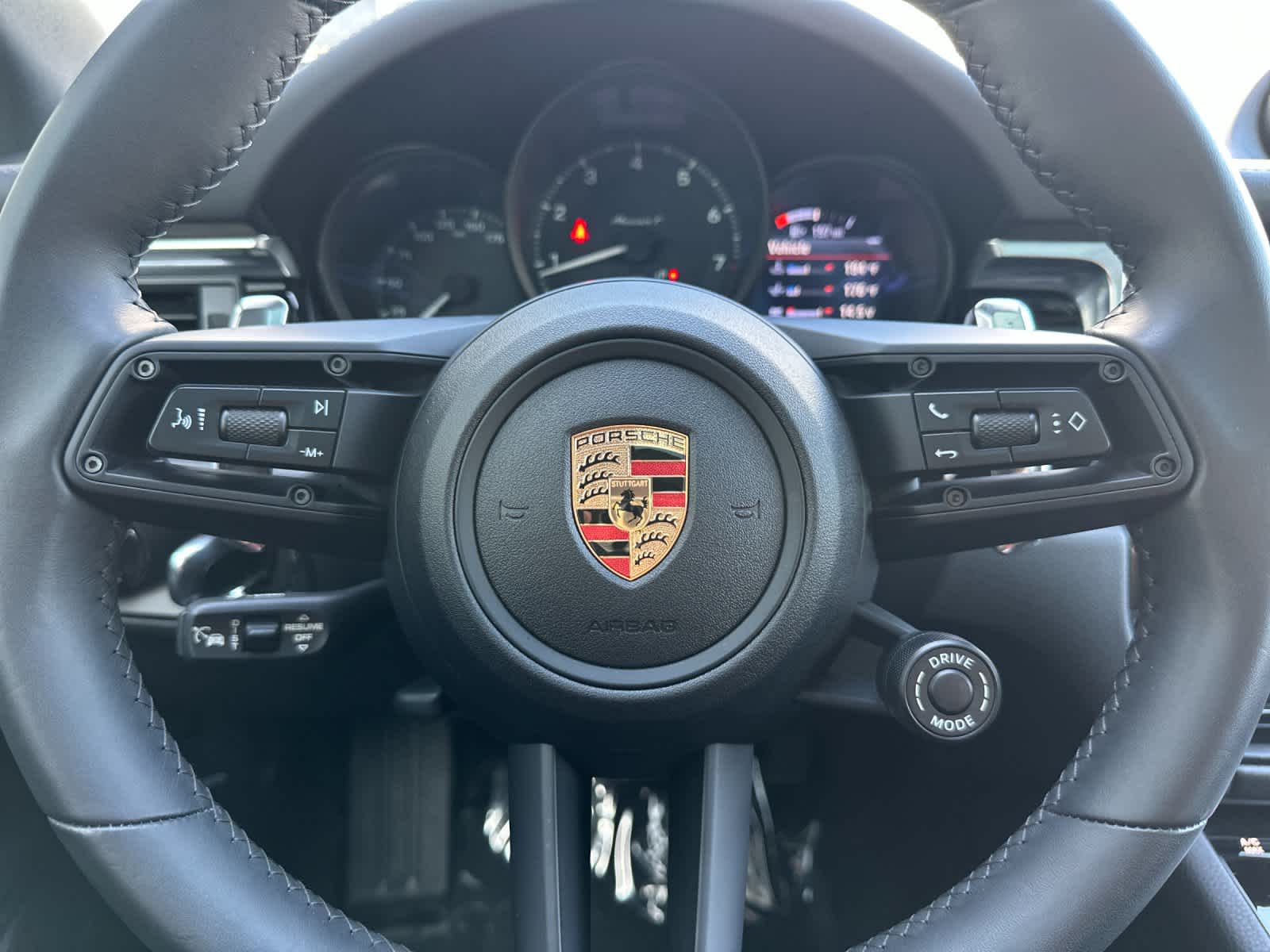 Thumbnail: 2025 Porsche Macan - 25