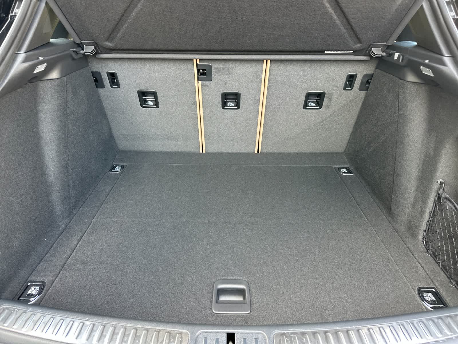 Thumbnail: 2026 Porsche Macan - 16