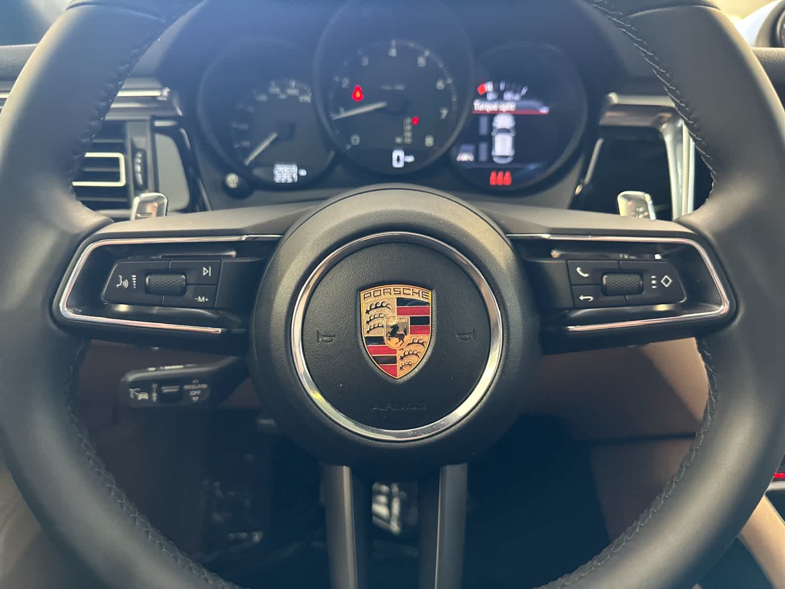 Thumbnail: 2025 Porsche Macan - 25