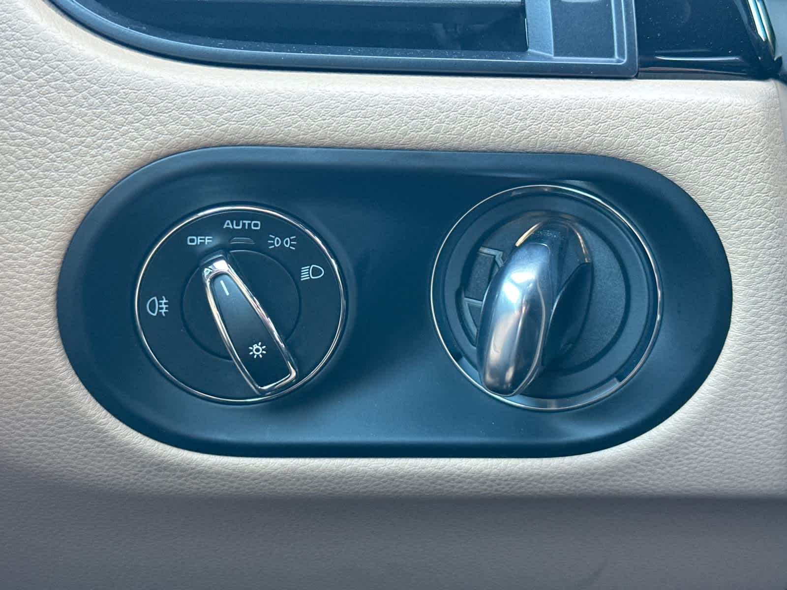 Thumbnail: 2025 Porsche Macan - 29