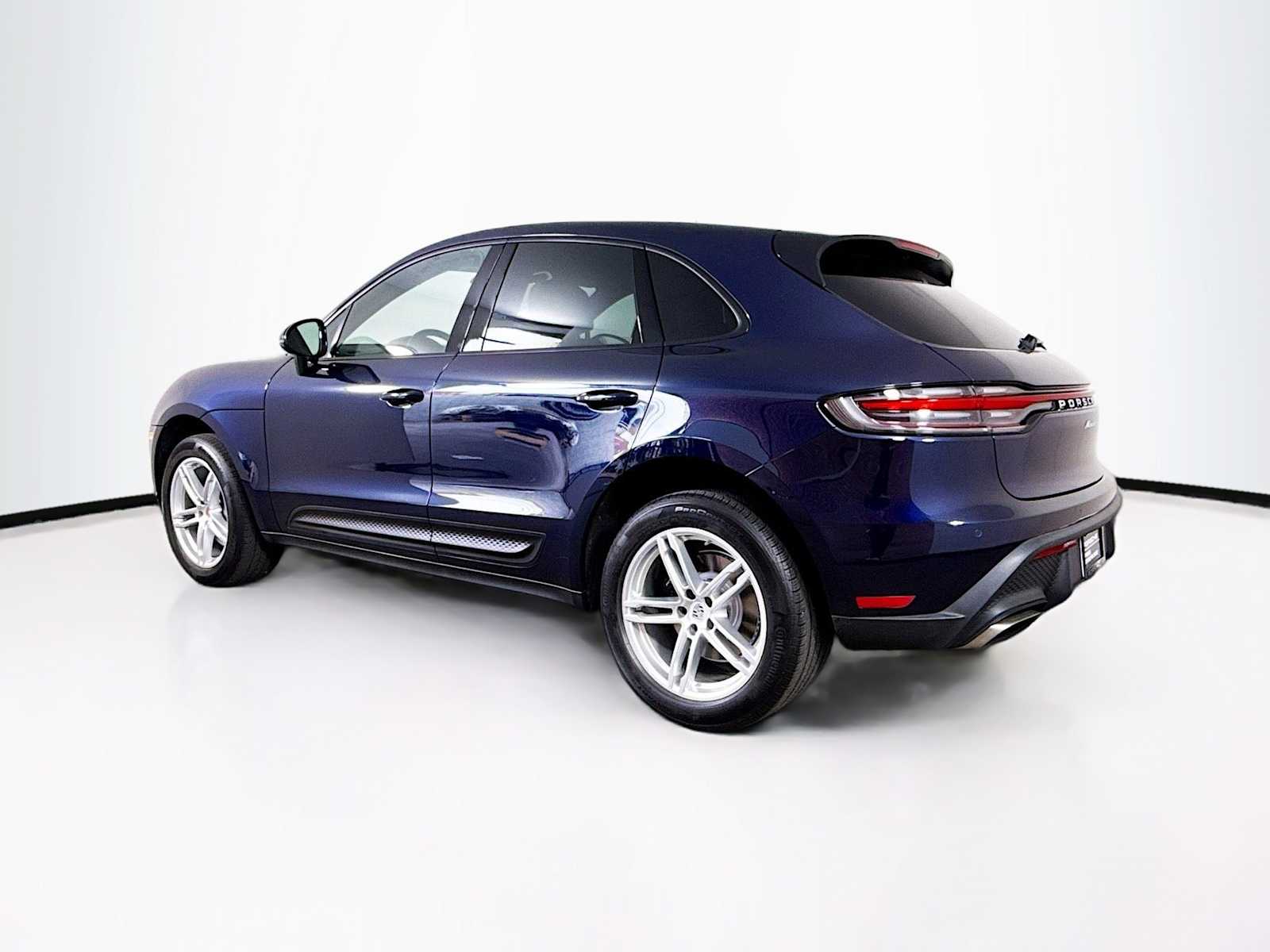 Thumbnail: 2022 Porsche Macan - 3