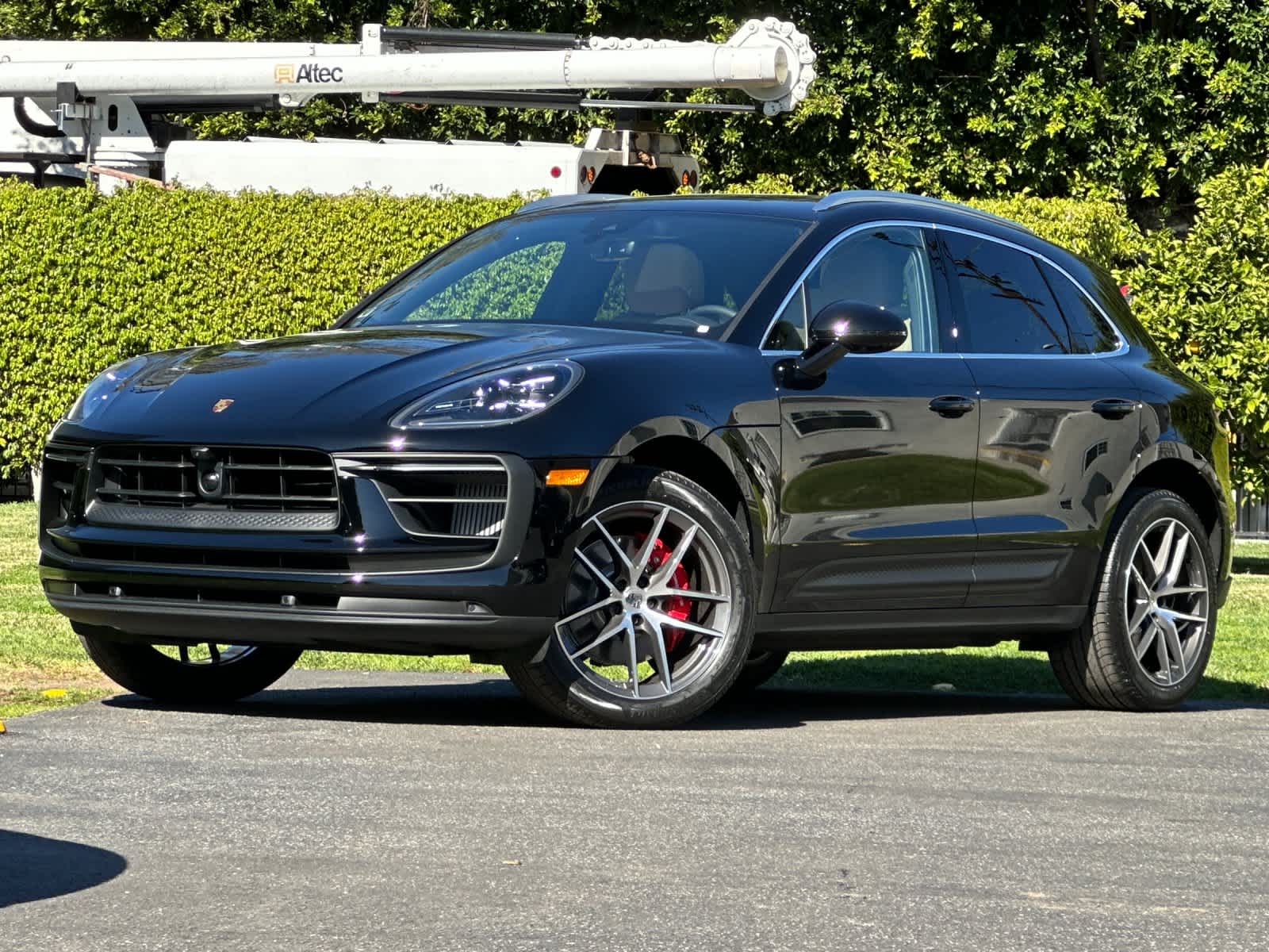 Thumbnail: 2026 Porsche Macan - 1