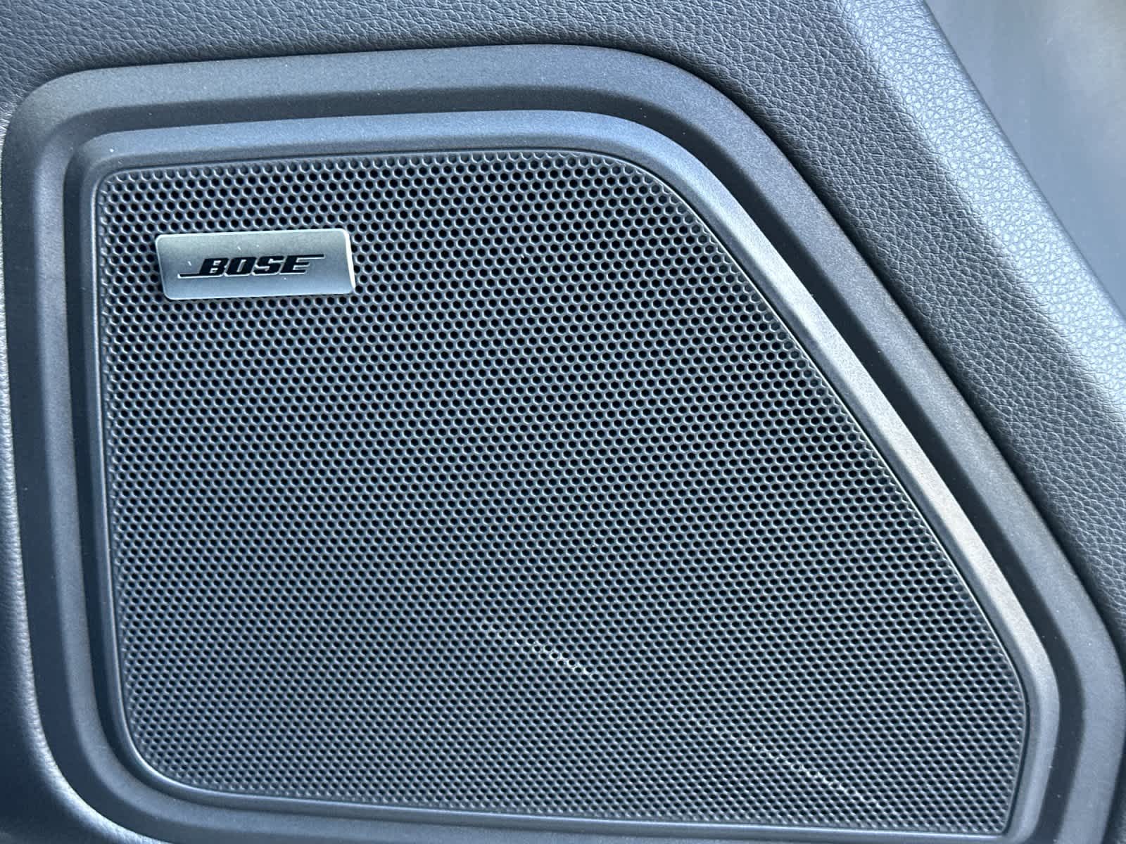 Thumbnail: 2026 Porsche Macan - 20