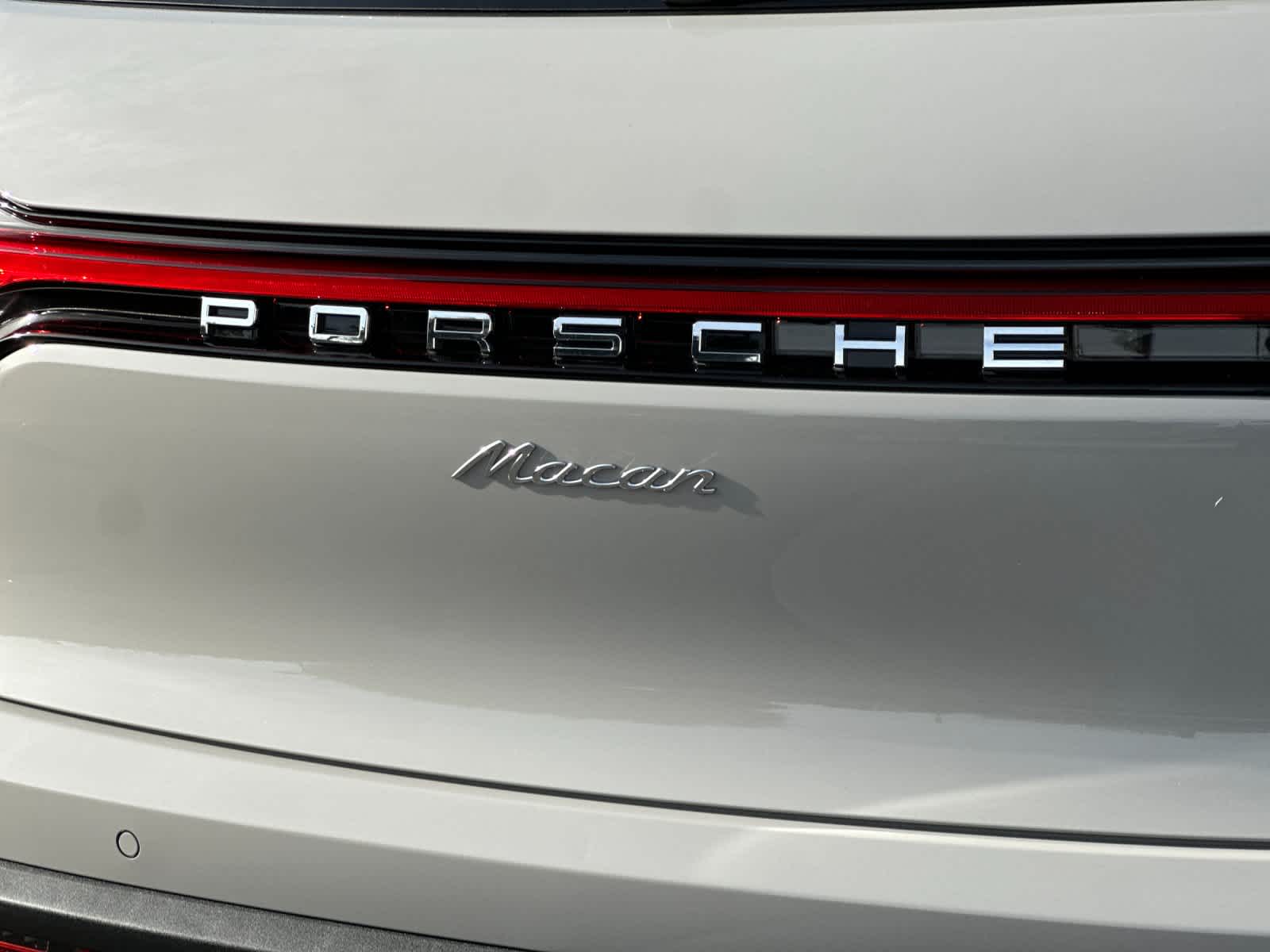 Thumbnail: 2026 Porsche Macan - 31