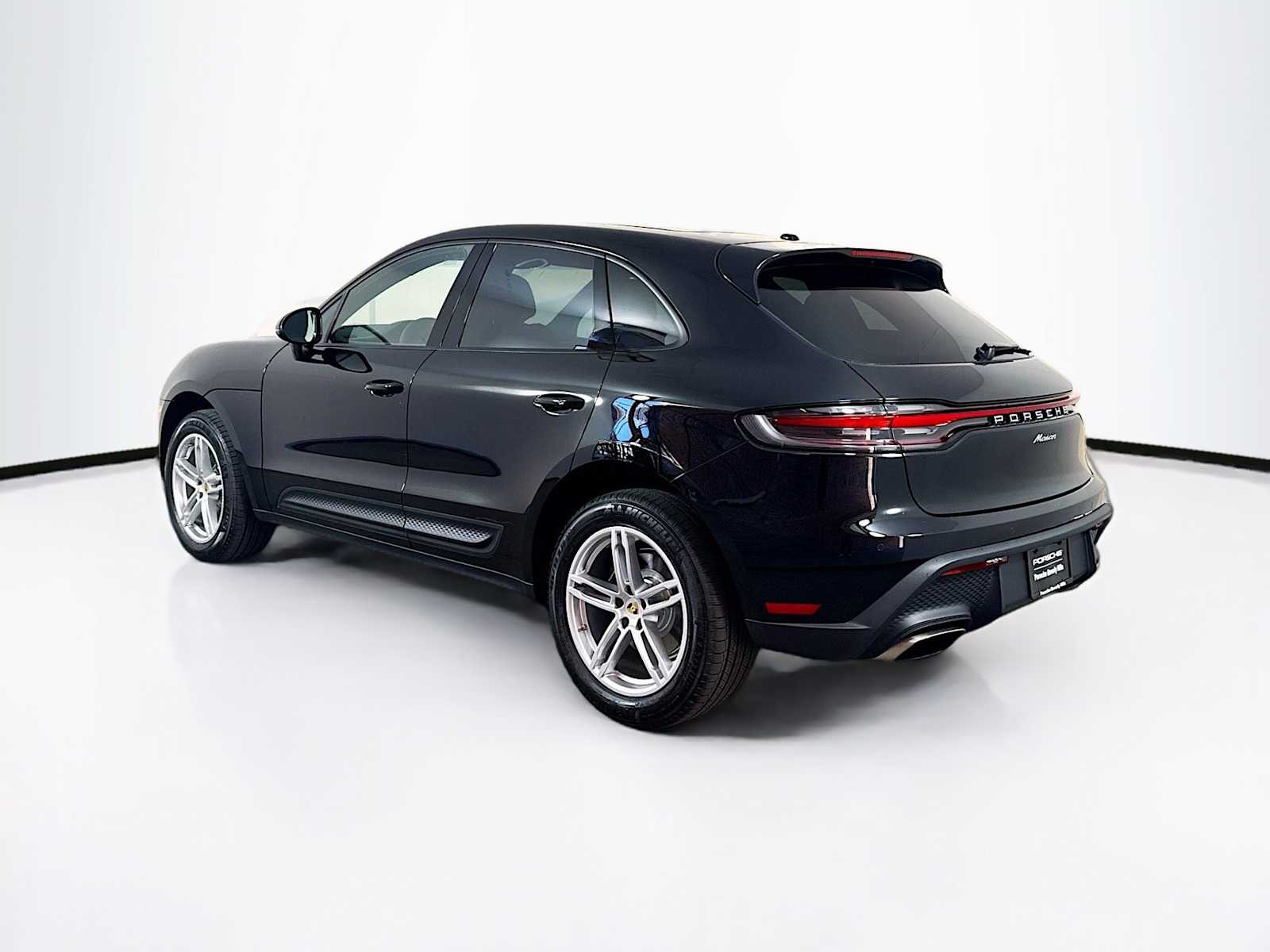 Thumbnail: 2026 Porsche Macan - 3