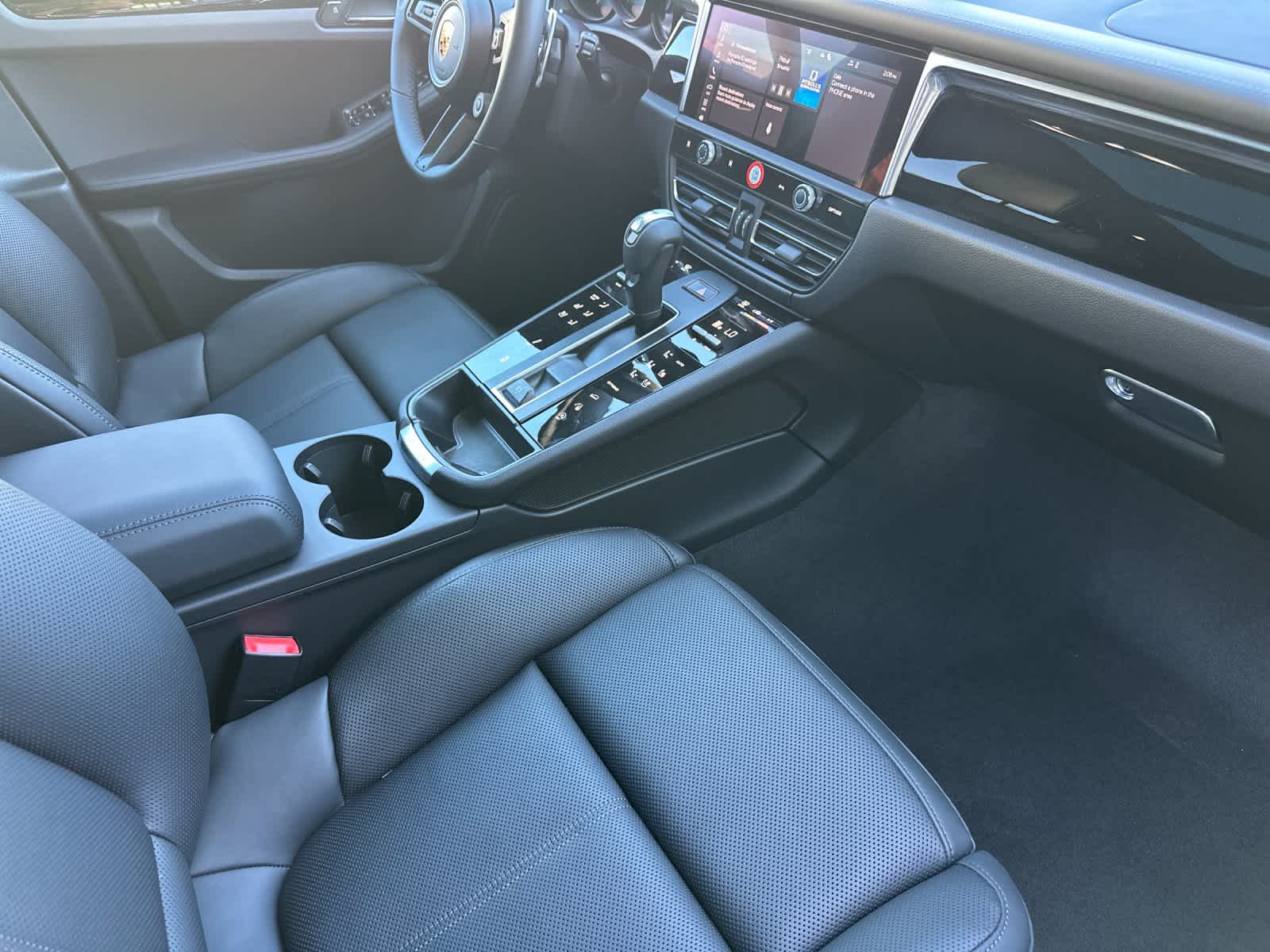 Thumbnail: 2026 Porsche Macan - 17