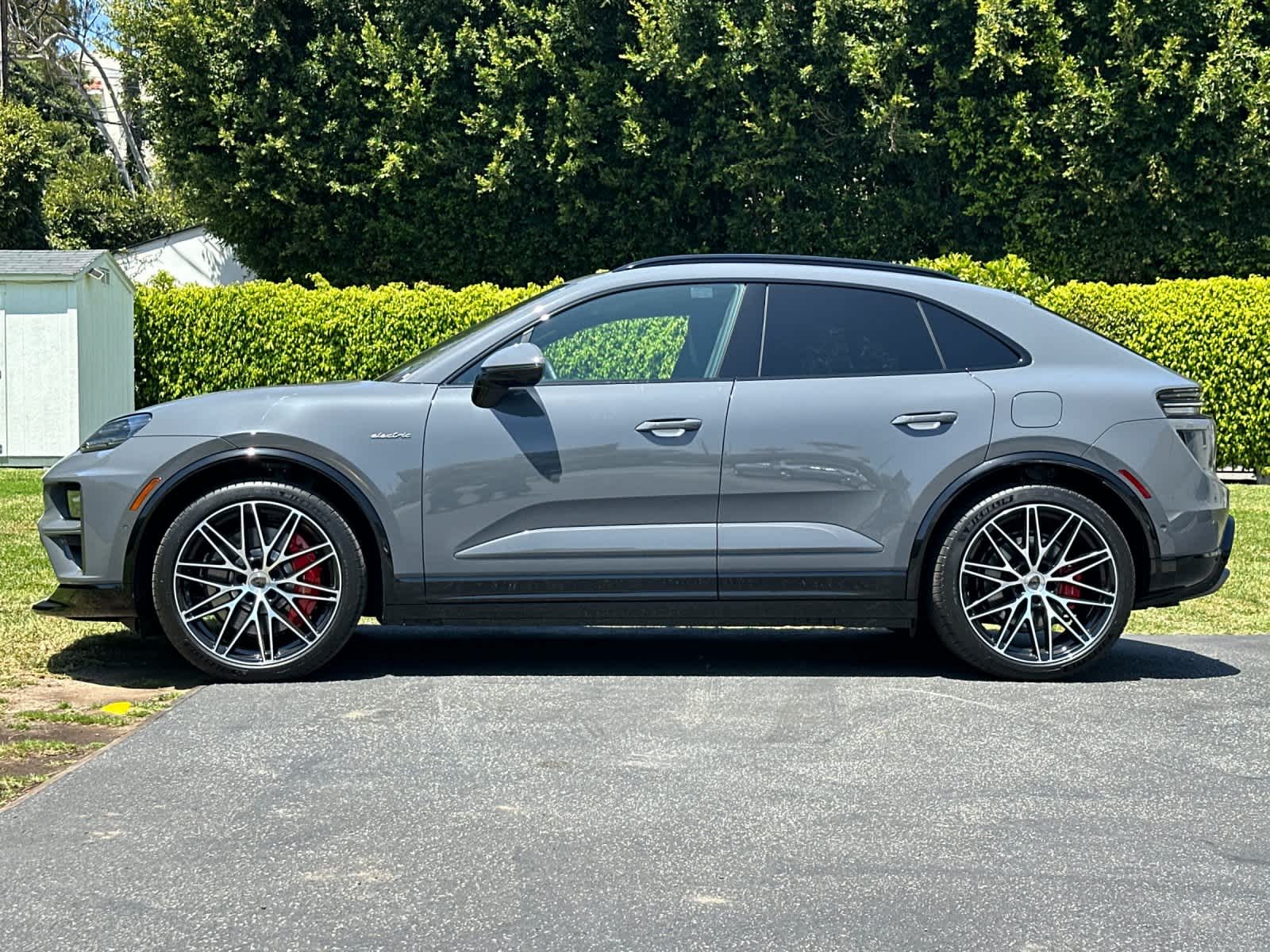 Thumbnail: 2026 Porsche Macan - 2