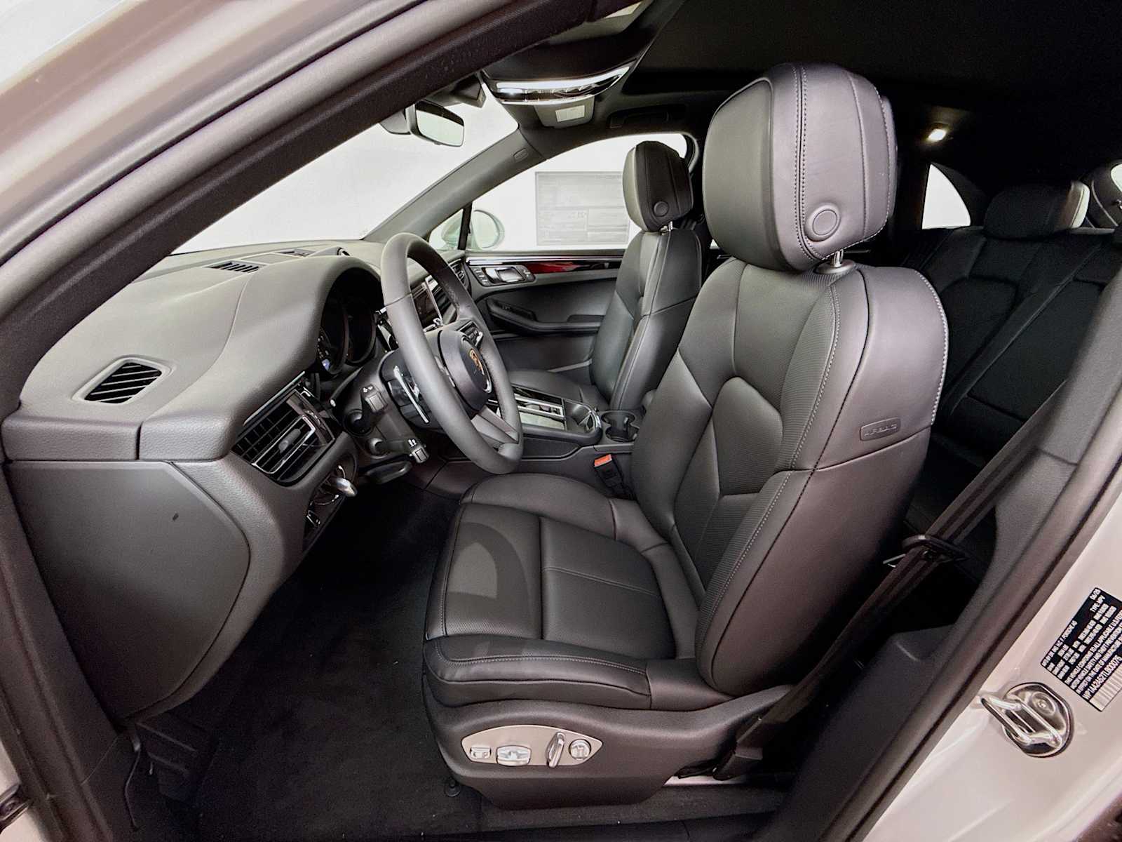 Thumbnail: 2026 Porsche Macan - 5