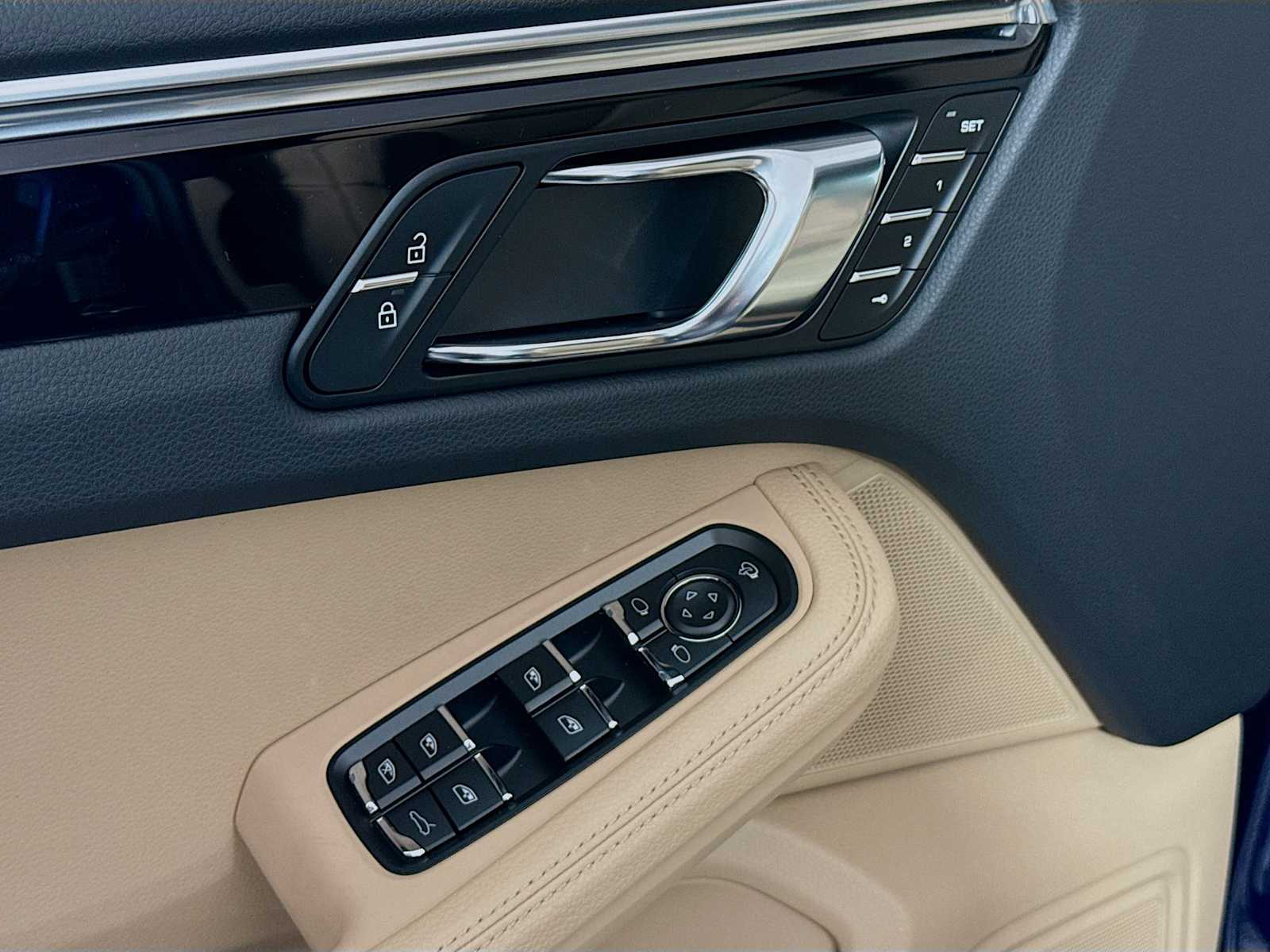 Thumbnail: 2025 Porsche Macan - 14