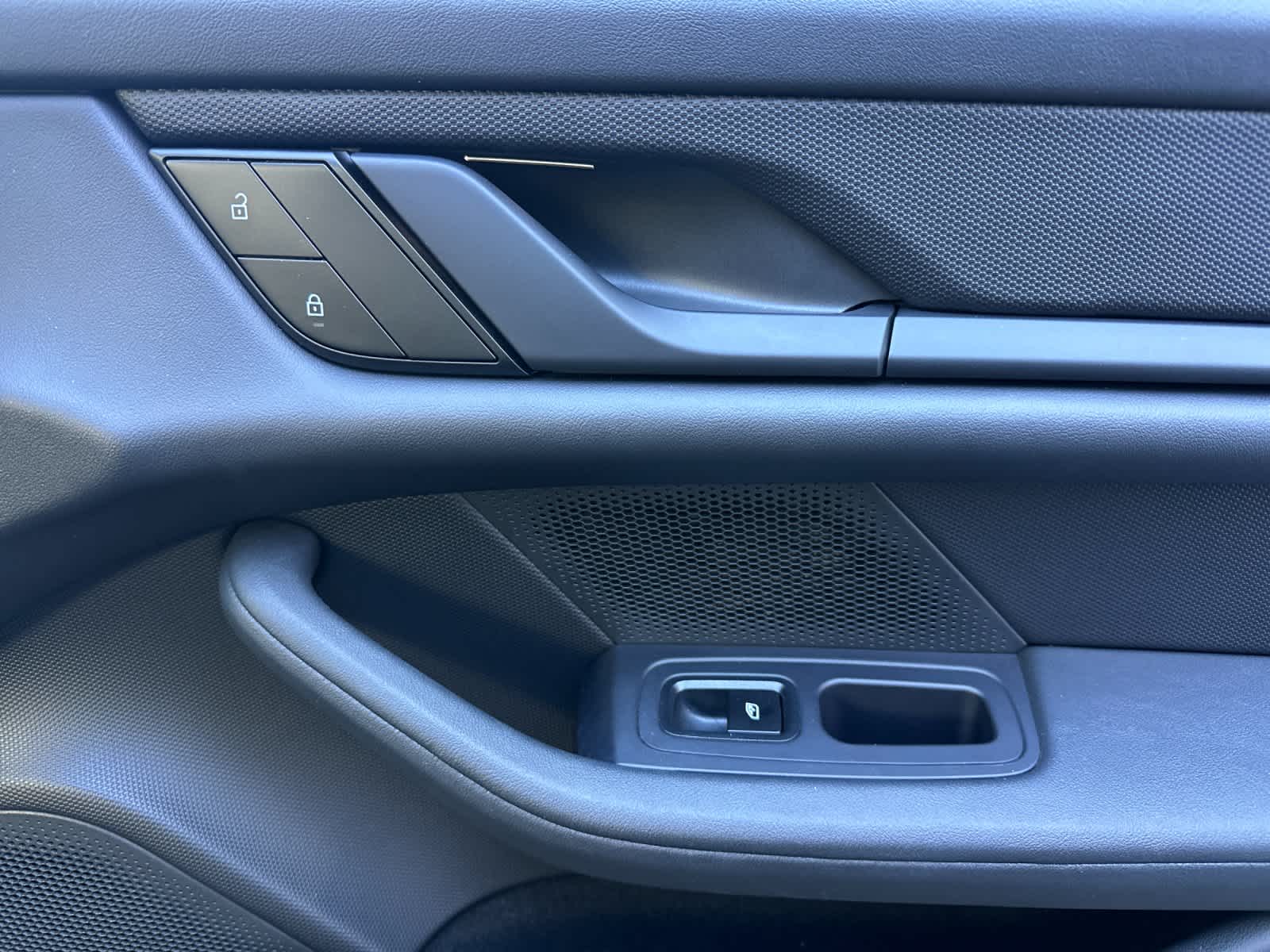 Thumbnail: 2022 Porsche Taycan - 18