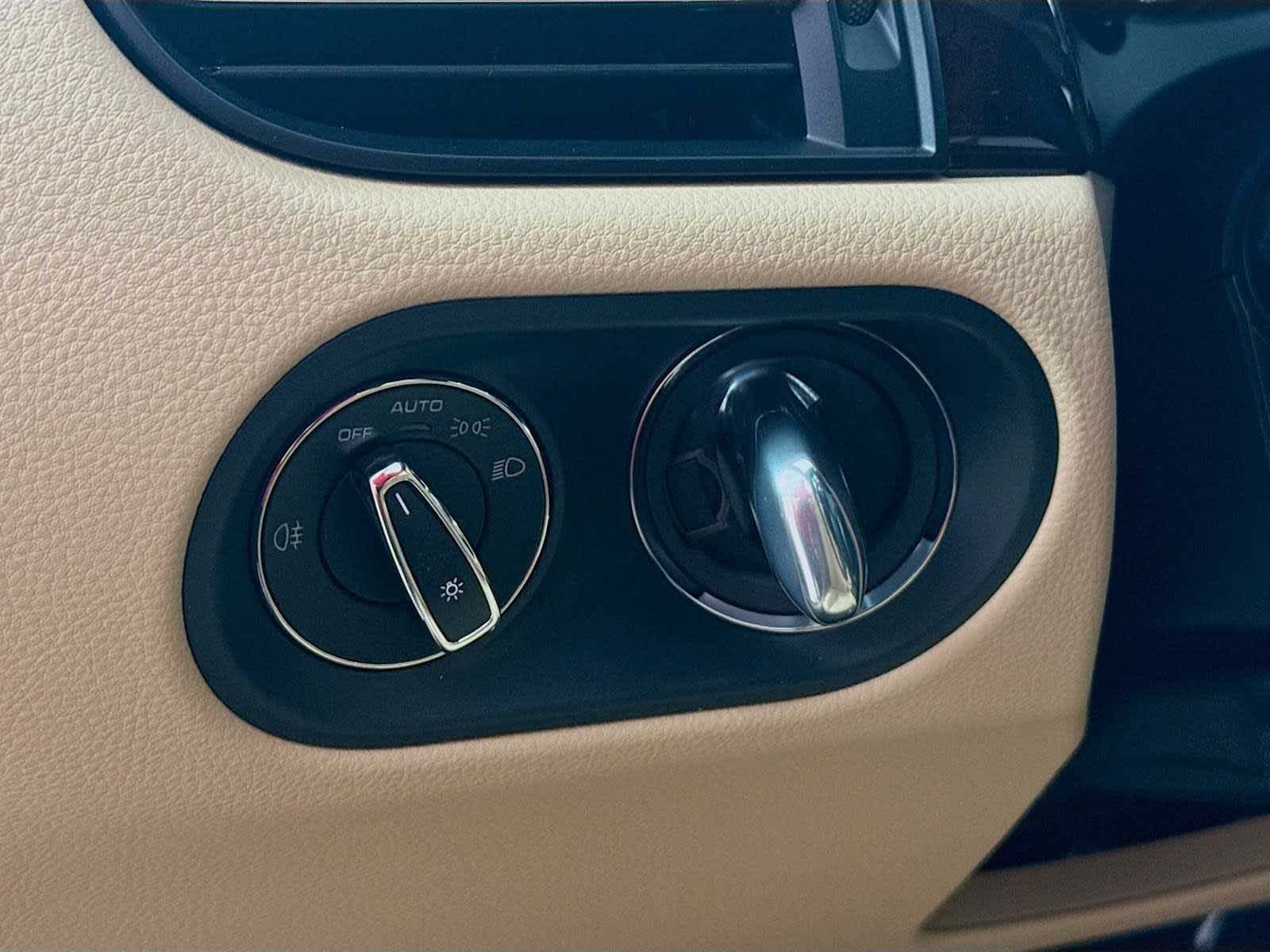 Thumbnail: 2026 Porsche Macan - 11