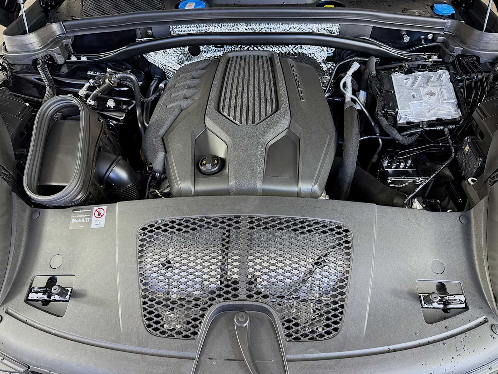 Thumbnail: 2026 Porsche Macan - 23