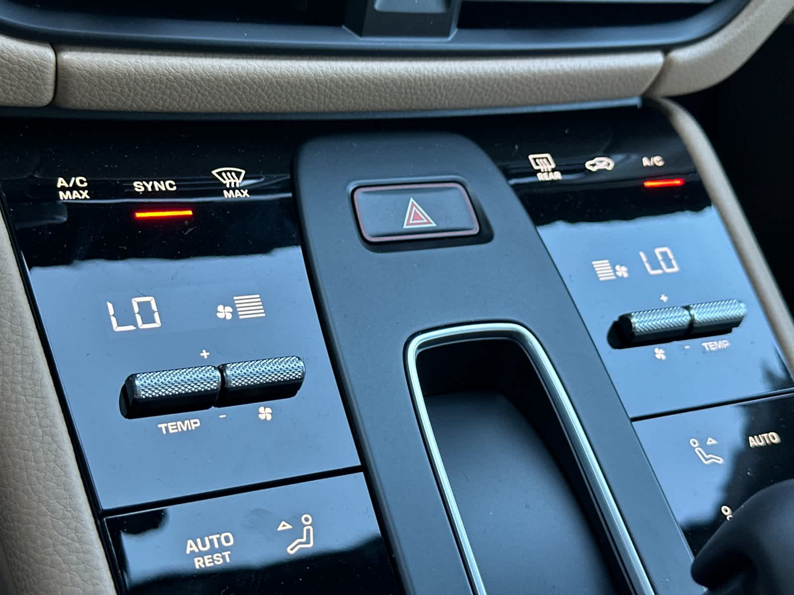 Thumbnail: 2026 Porsche Macan - 23