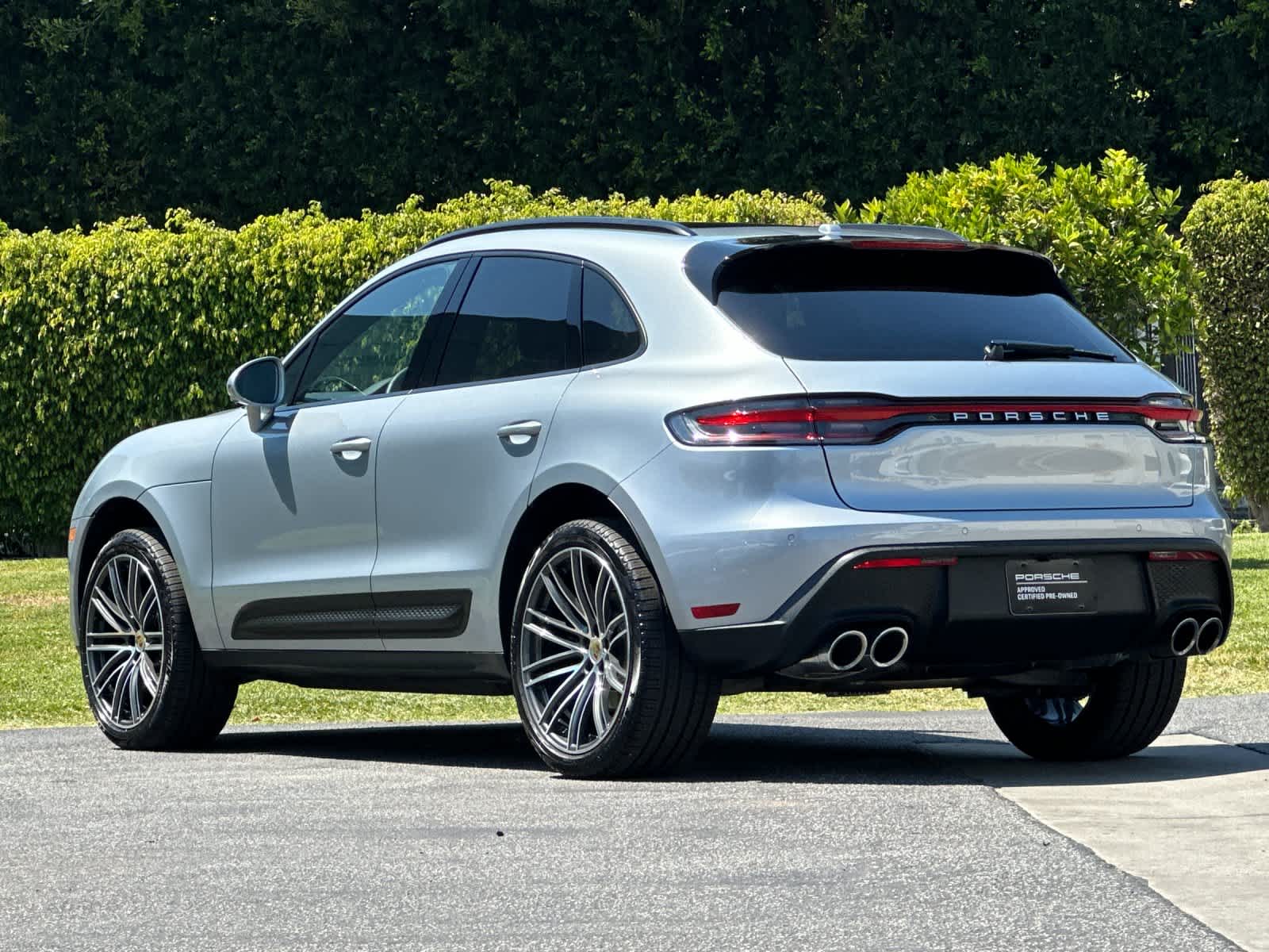 Thumbnail: 2026 Porsche Macan - 3