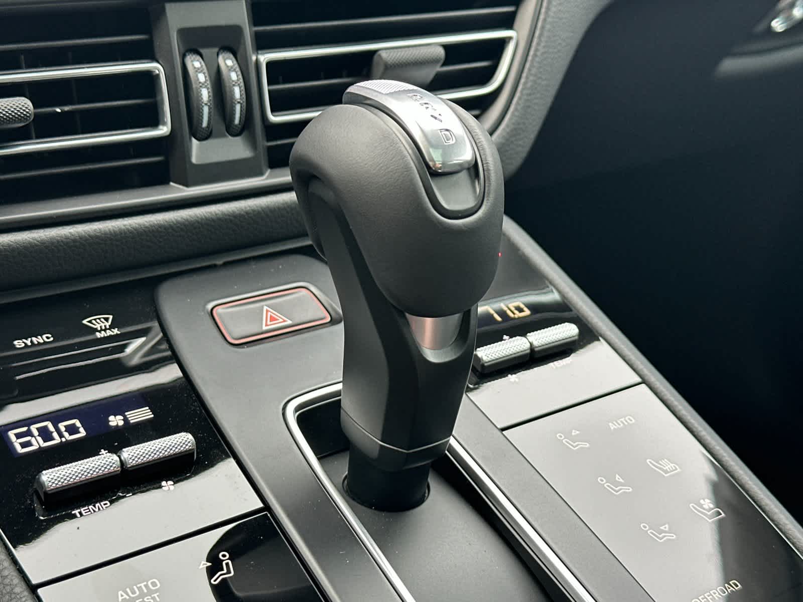 Thumbnail: 2026 Porsche Macan - 24