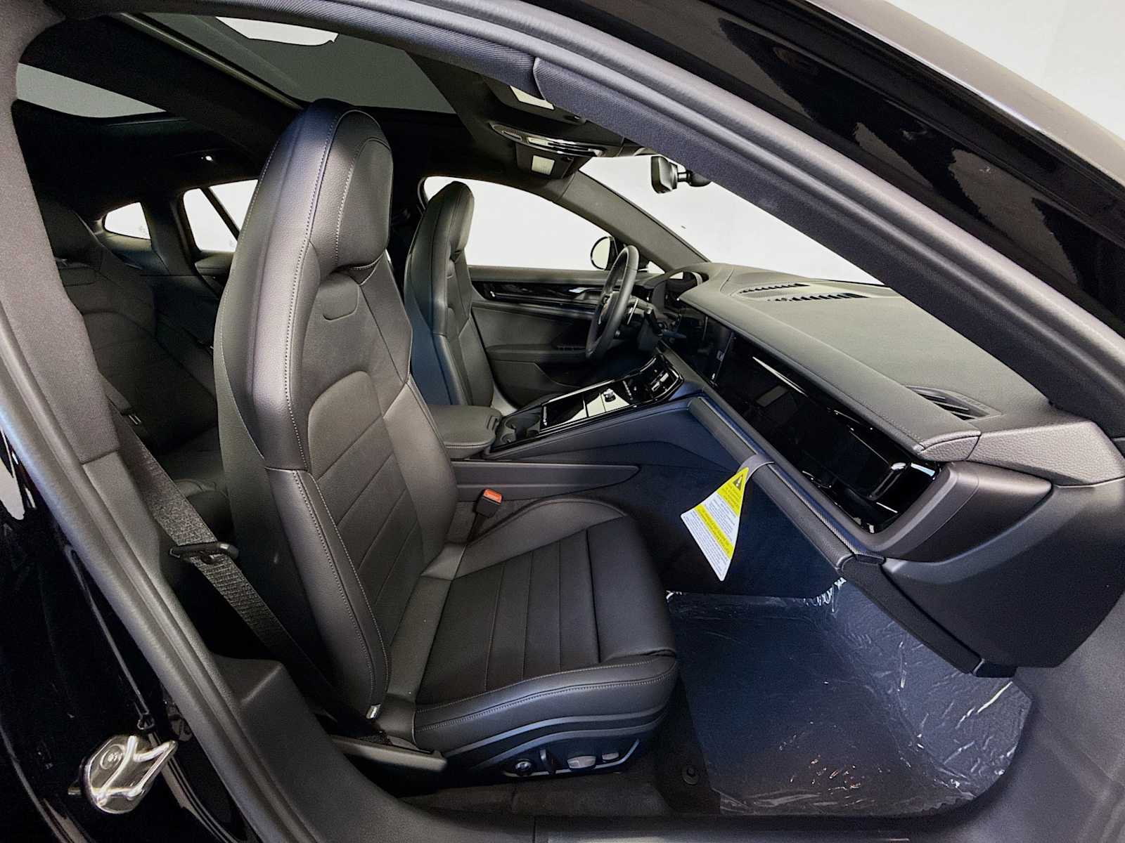 Thumbnail: 2026 Porsche Panamera - 21