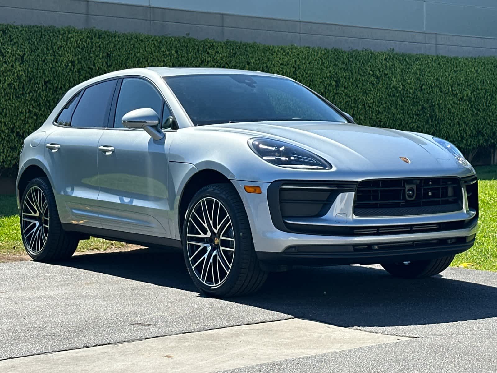 Thumbnail: 2026 Porsche Macan - 10