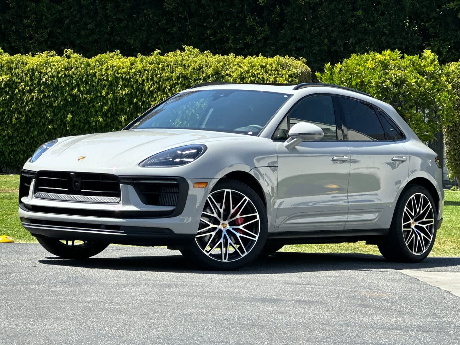 Thumbnail: 2026 Porsche Macan - 1